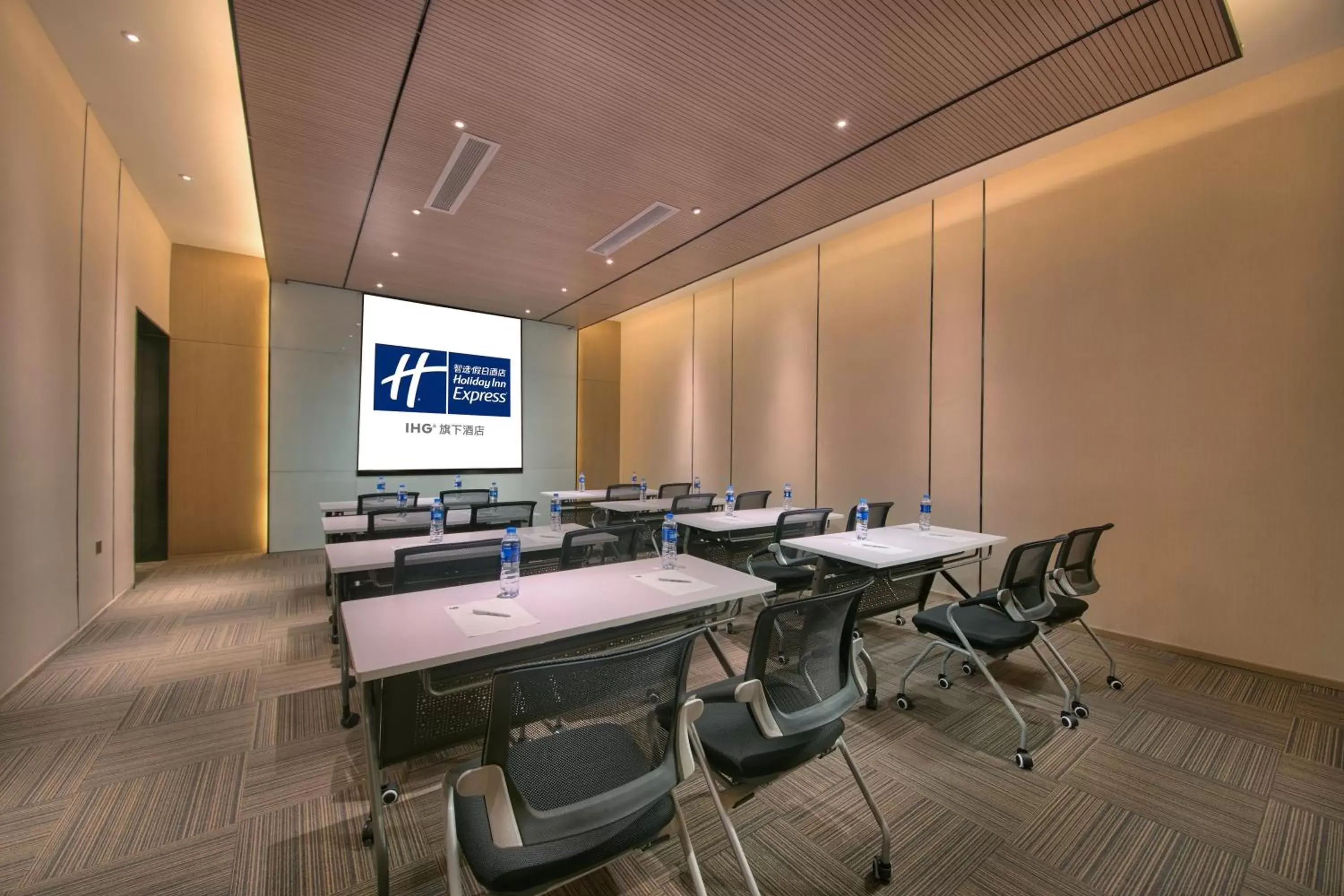 Meeting/conference room in Holiday Inn Express Hangzhou East Station, an IHG Hotel