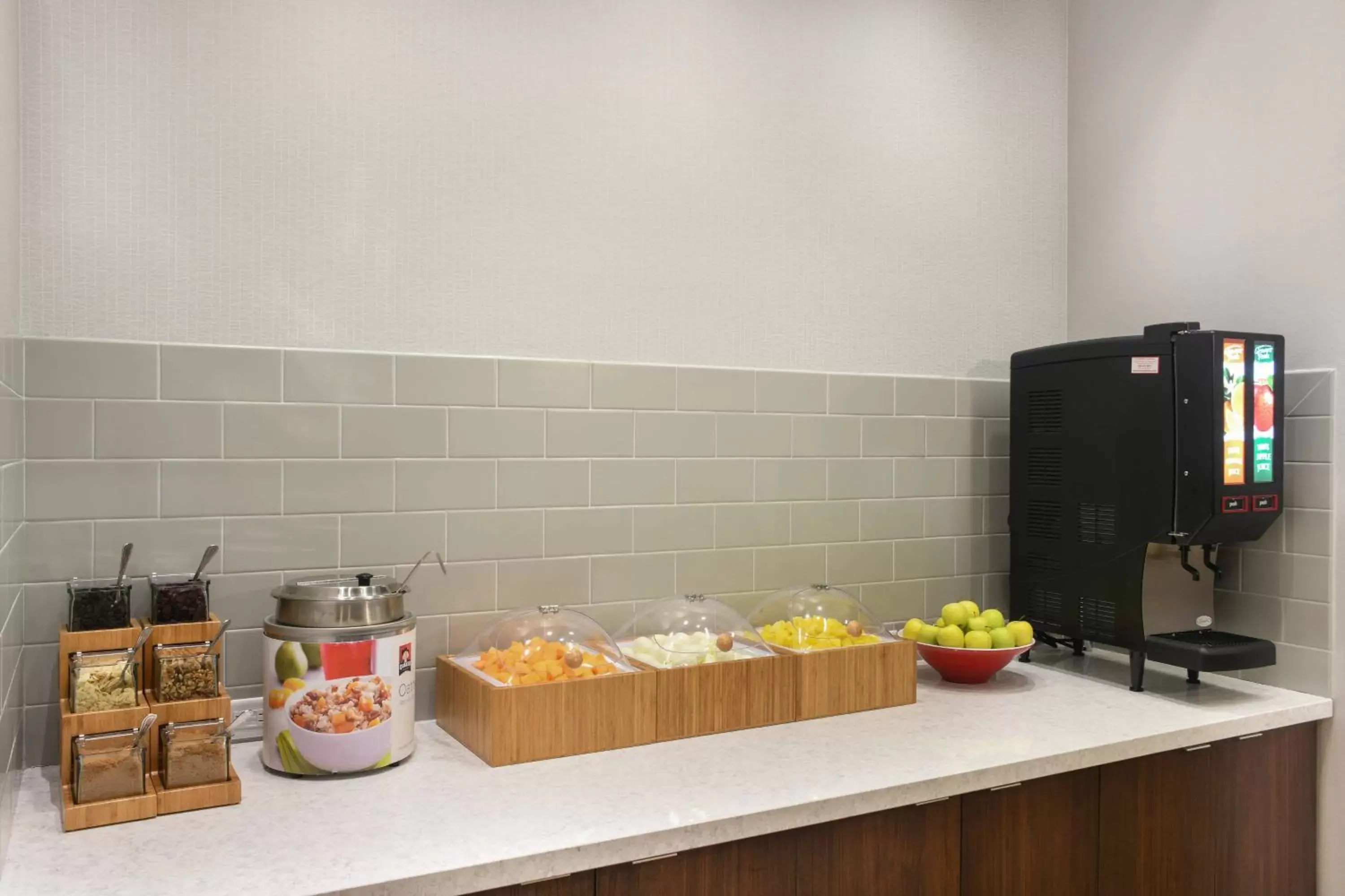 Breakfast, Kitchen/Kitchenette in Fairfield Inn & Suites by Marriott Dayton