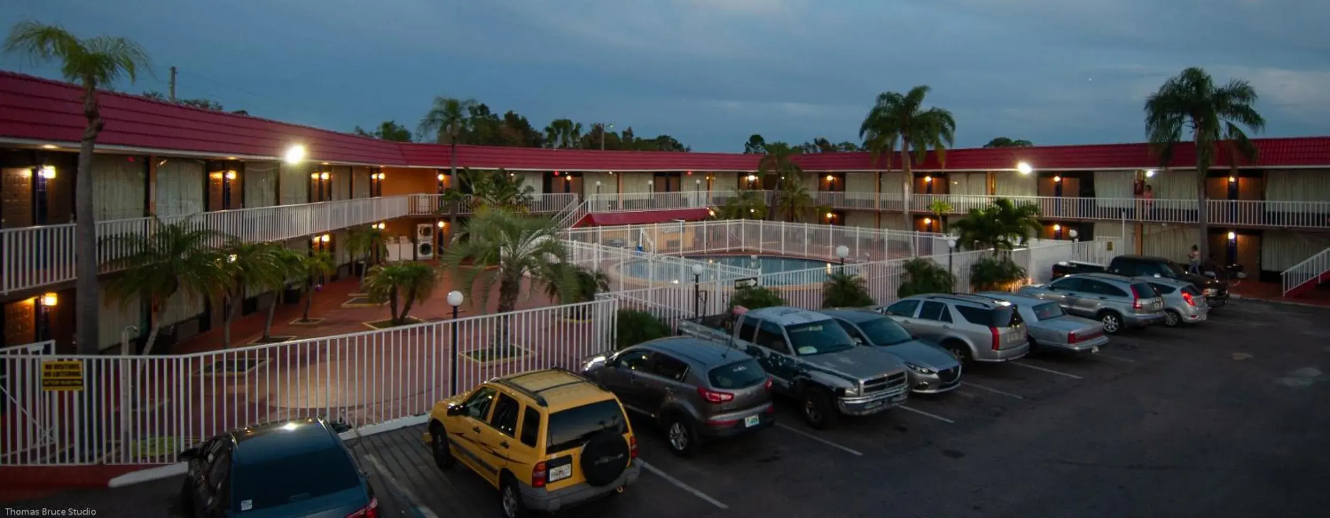 Express Inn & Suites - 5 Miles from St Petersburg Clearwater Airport