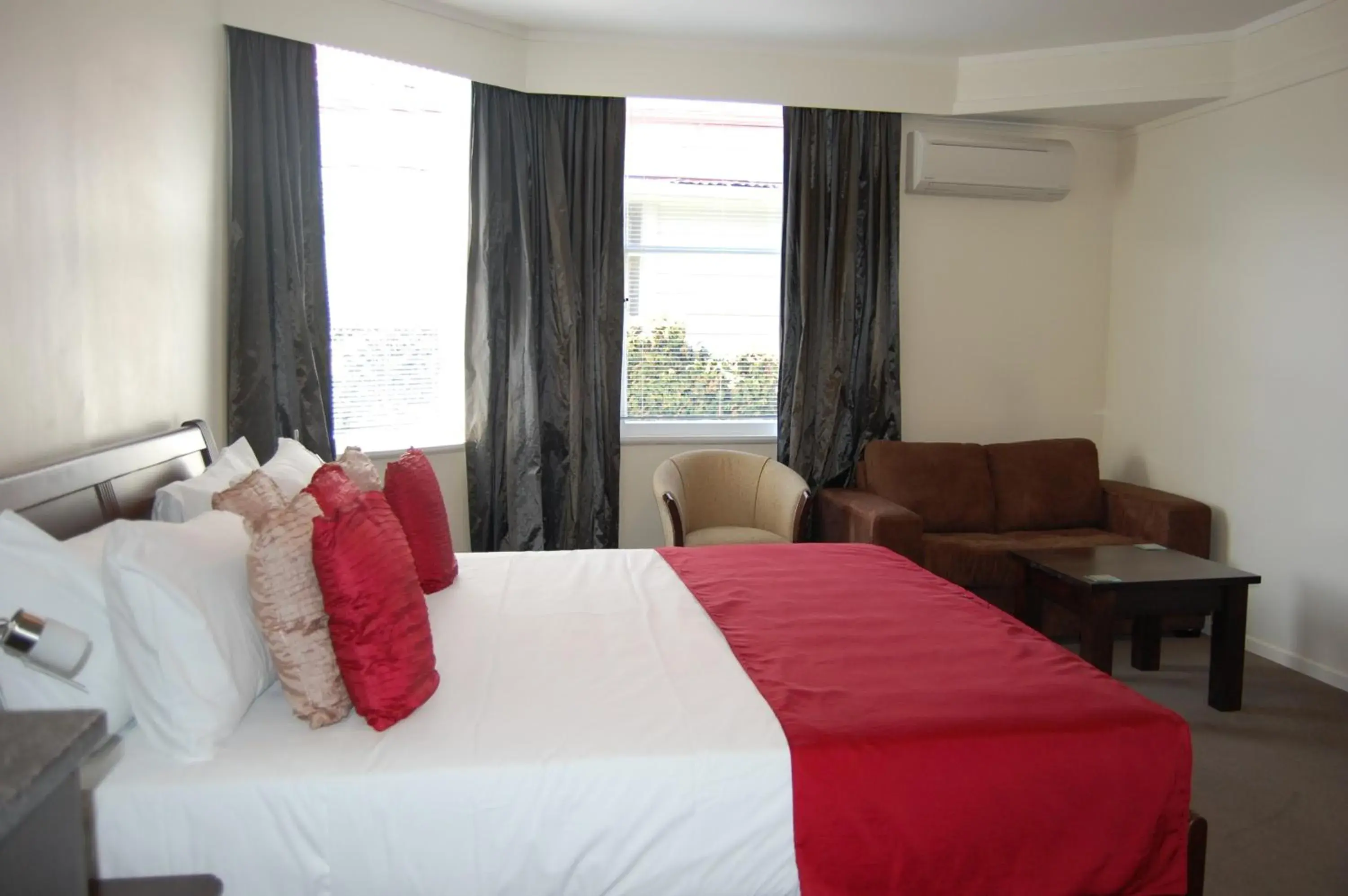 Bed in At Eden Park Motel Bed in At Eden Park Motel