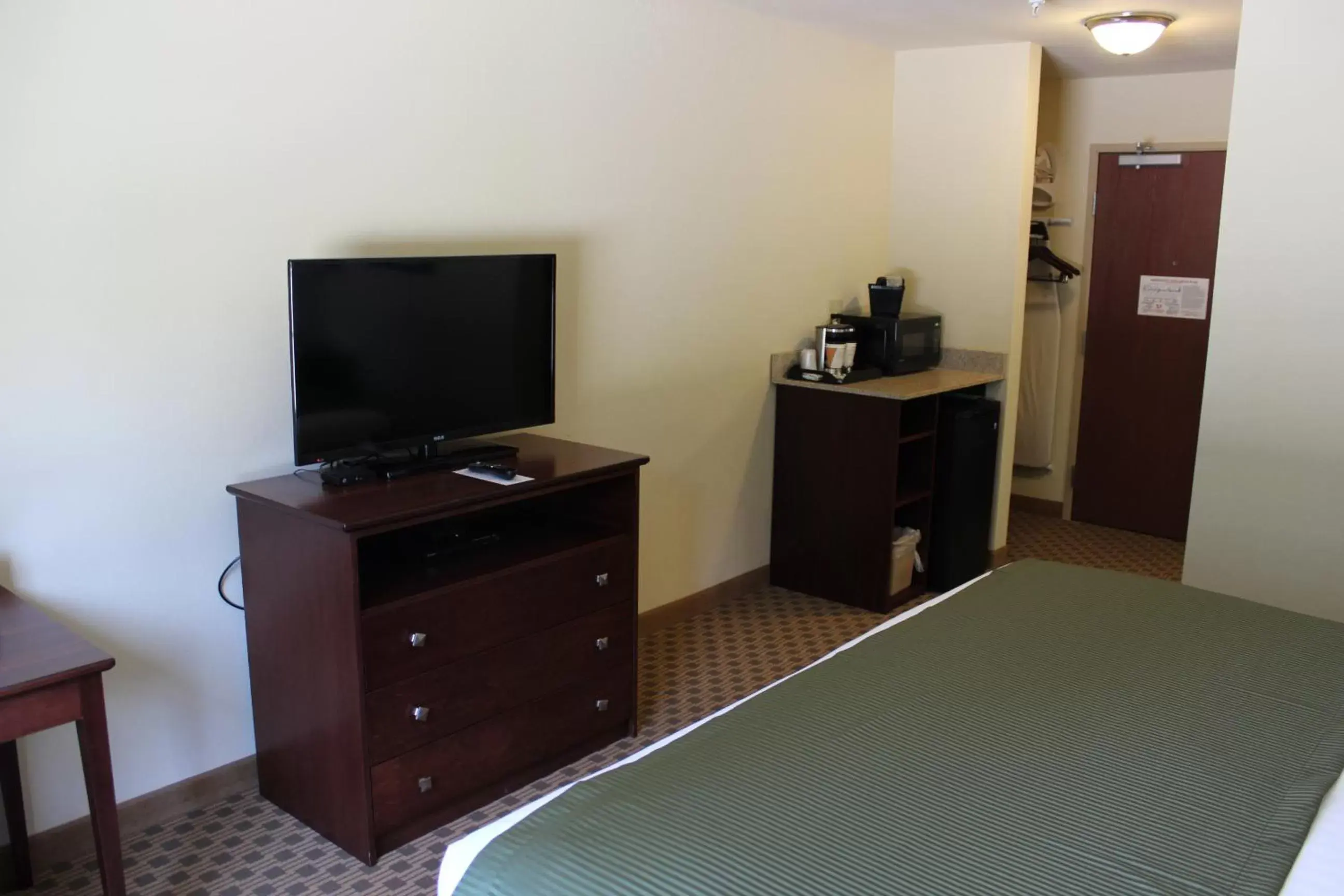 TV and multimedia, TV/Entertainment Center in Cobblestone Inn & Suites - Rugby