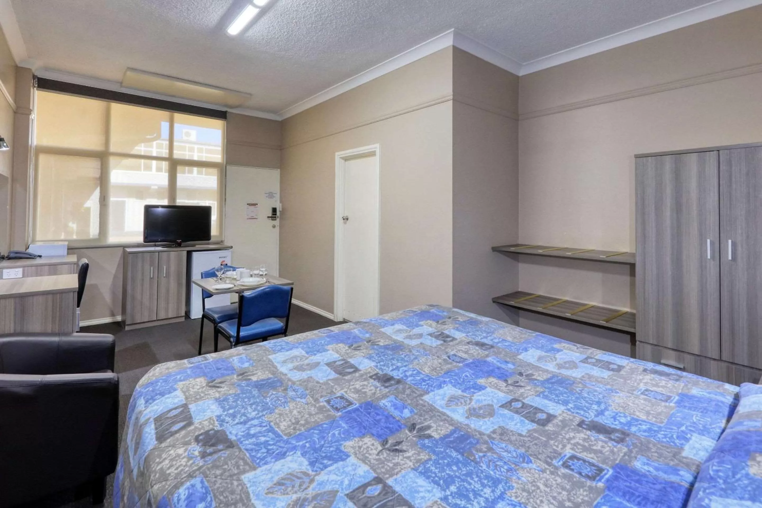 Bedroom, Bed in Comfort Inn Crystal Broken Hill