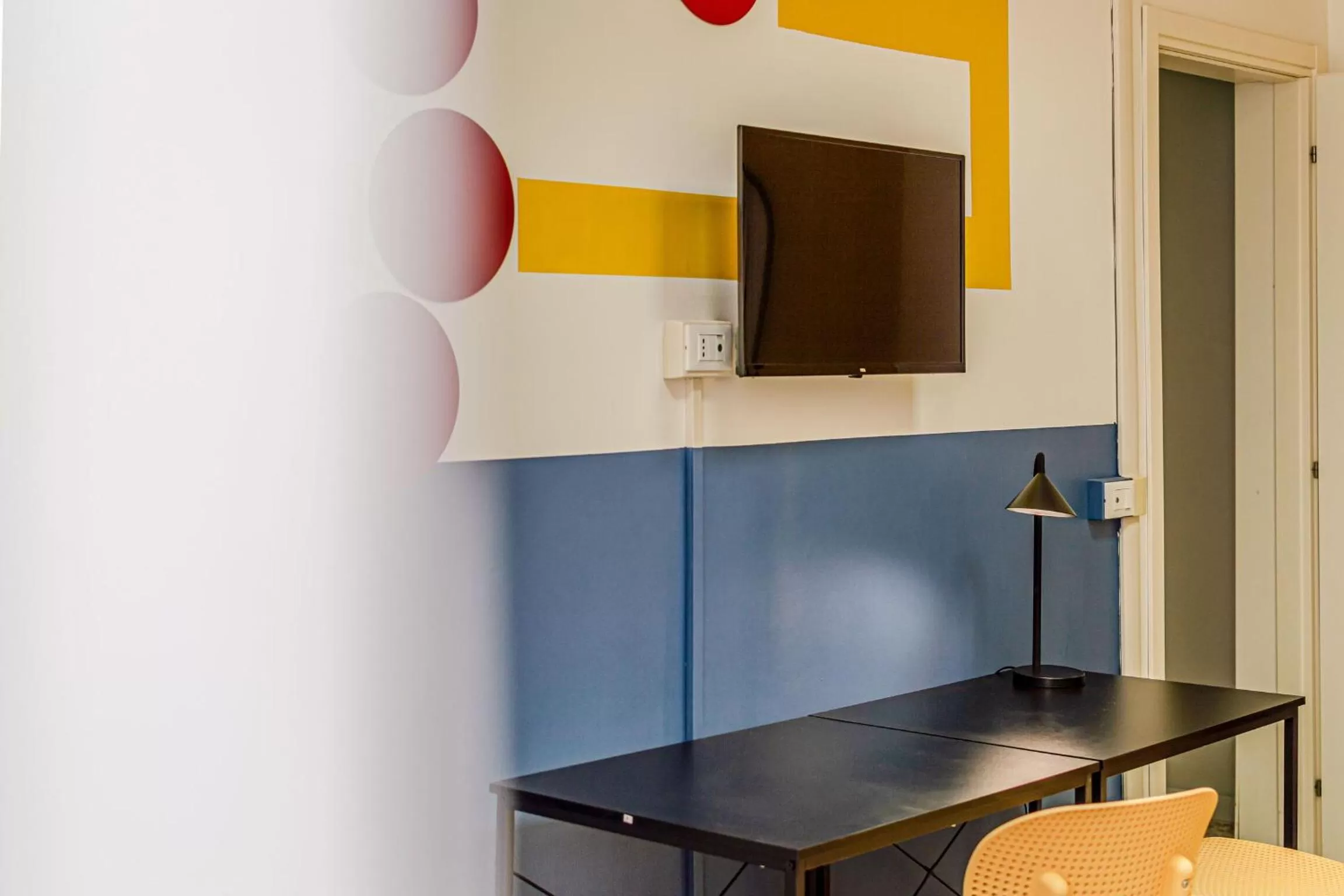 hair dresser in Game Rooms Experience