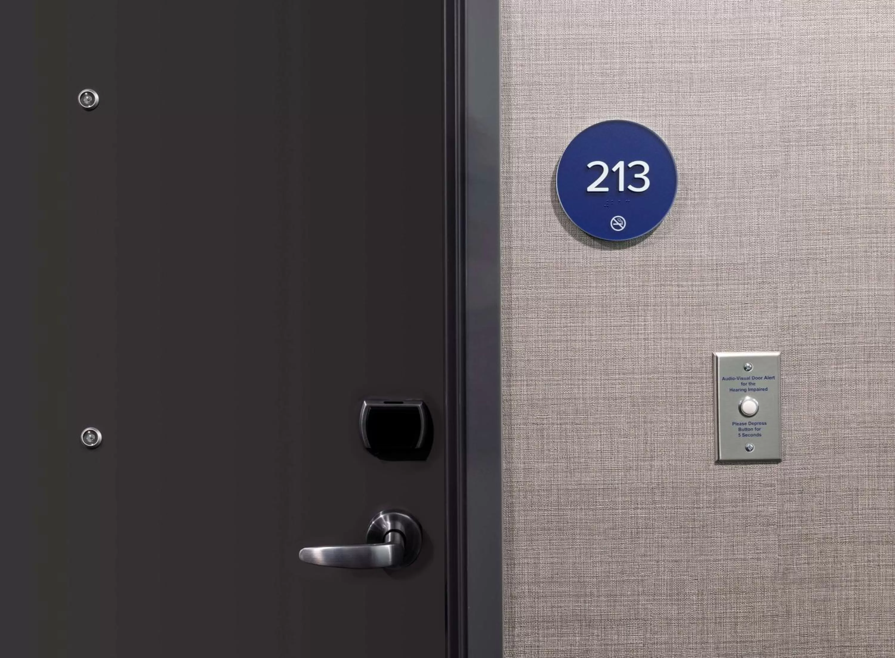 Photo of the whole room in Tru By Hilton Phoenix Glendale Westgate