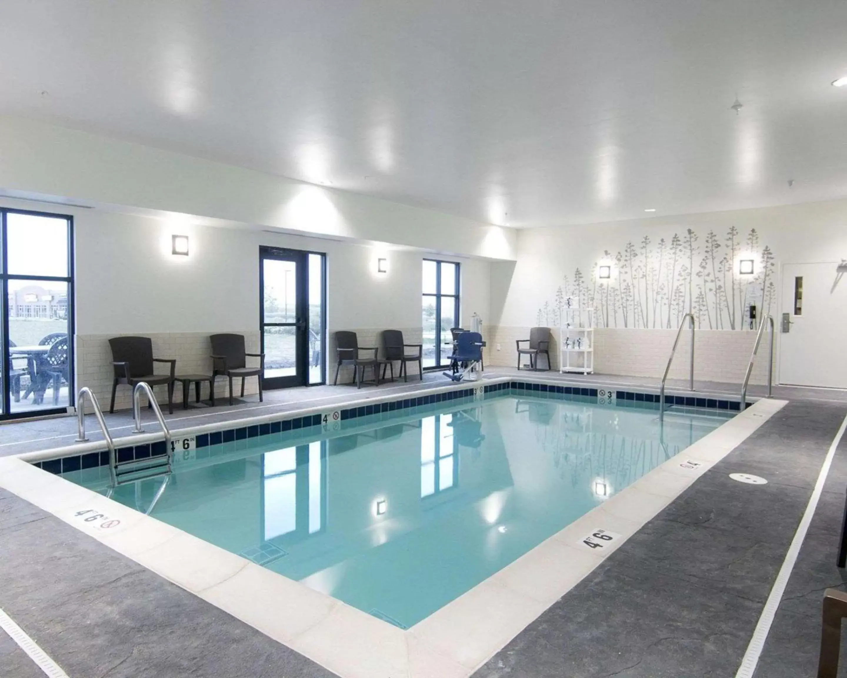 Swimming Pool in Sleep Inn & Suites Fort Dodge