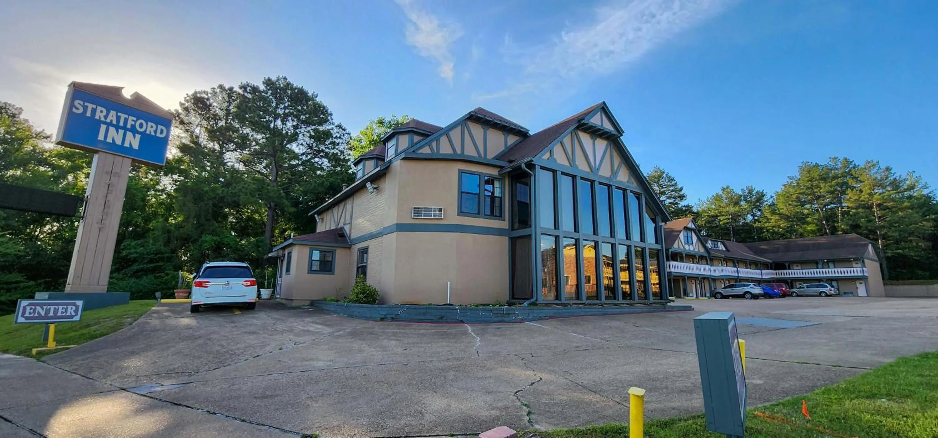 Facade/entrance in Stratford Inn Tyler