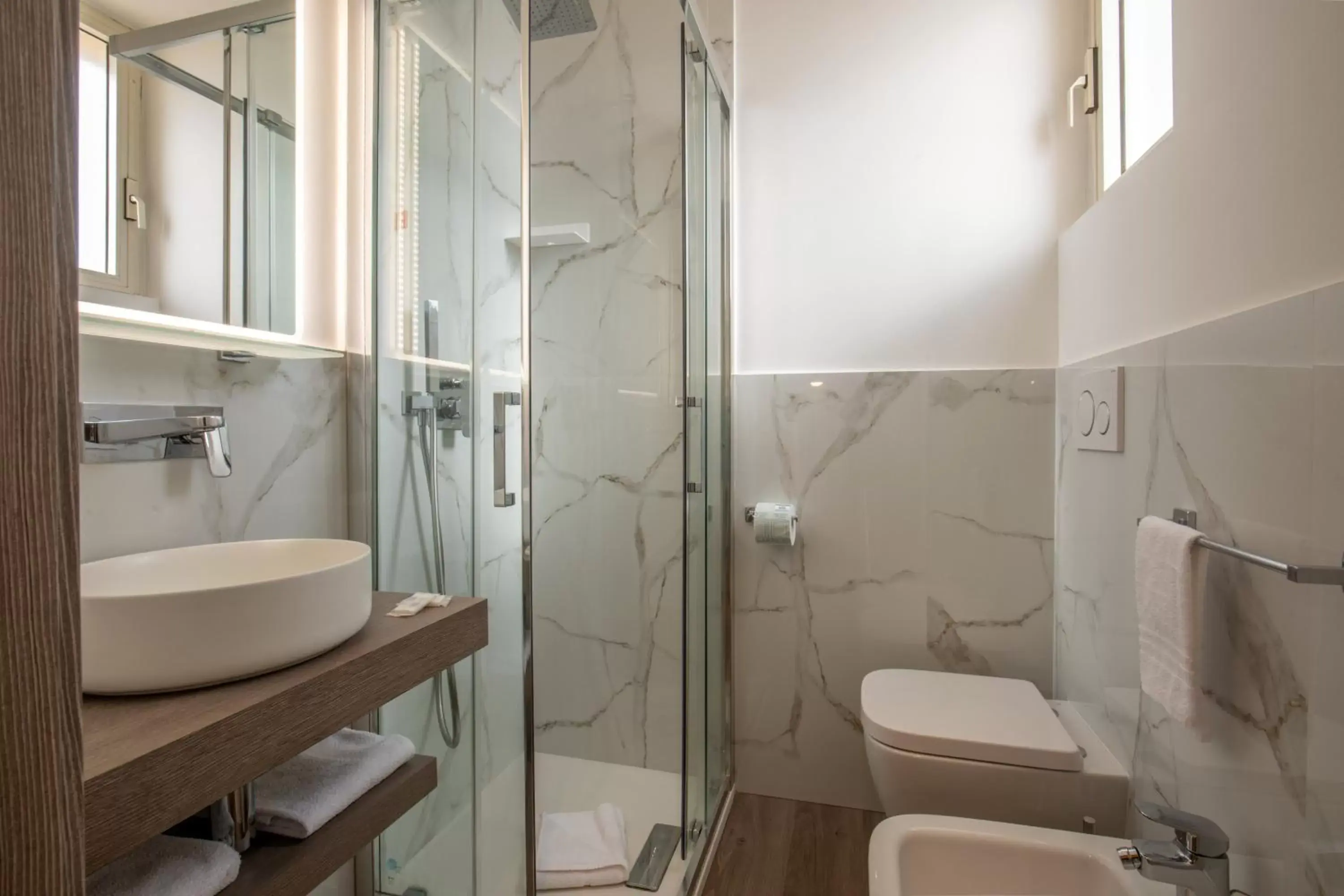 Shower, Bathroom in Hotel La Scaletta