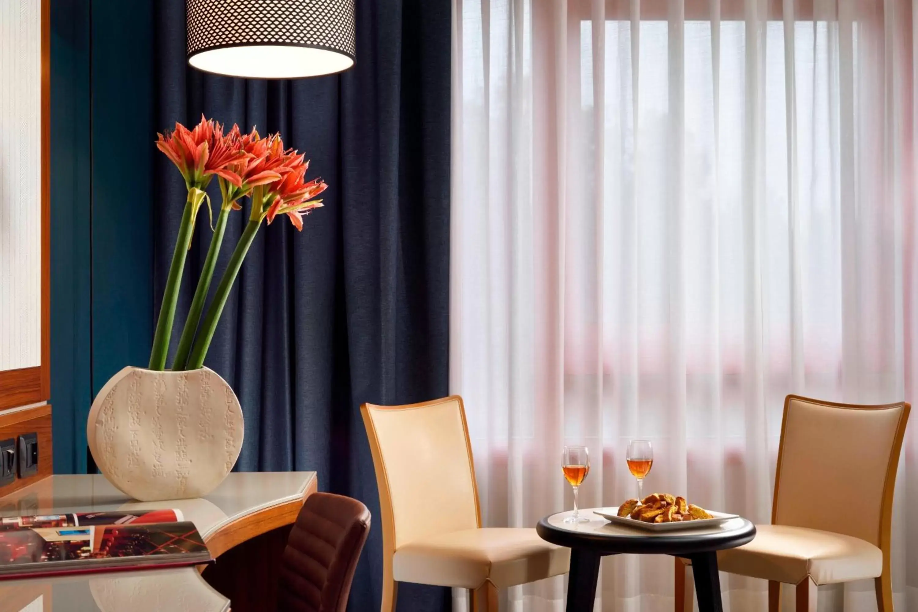 Classic Queen Room in Four Points by Sheraton Siena Classic Queen Room in Four Points by Sheraton Siena