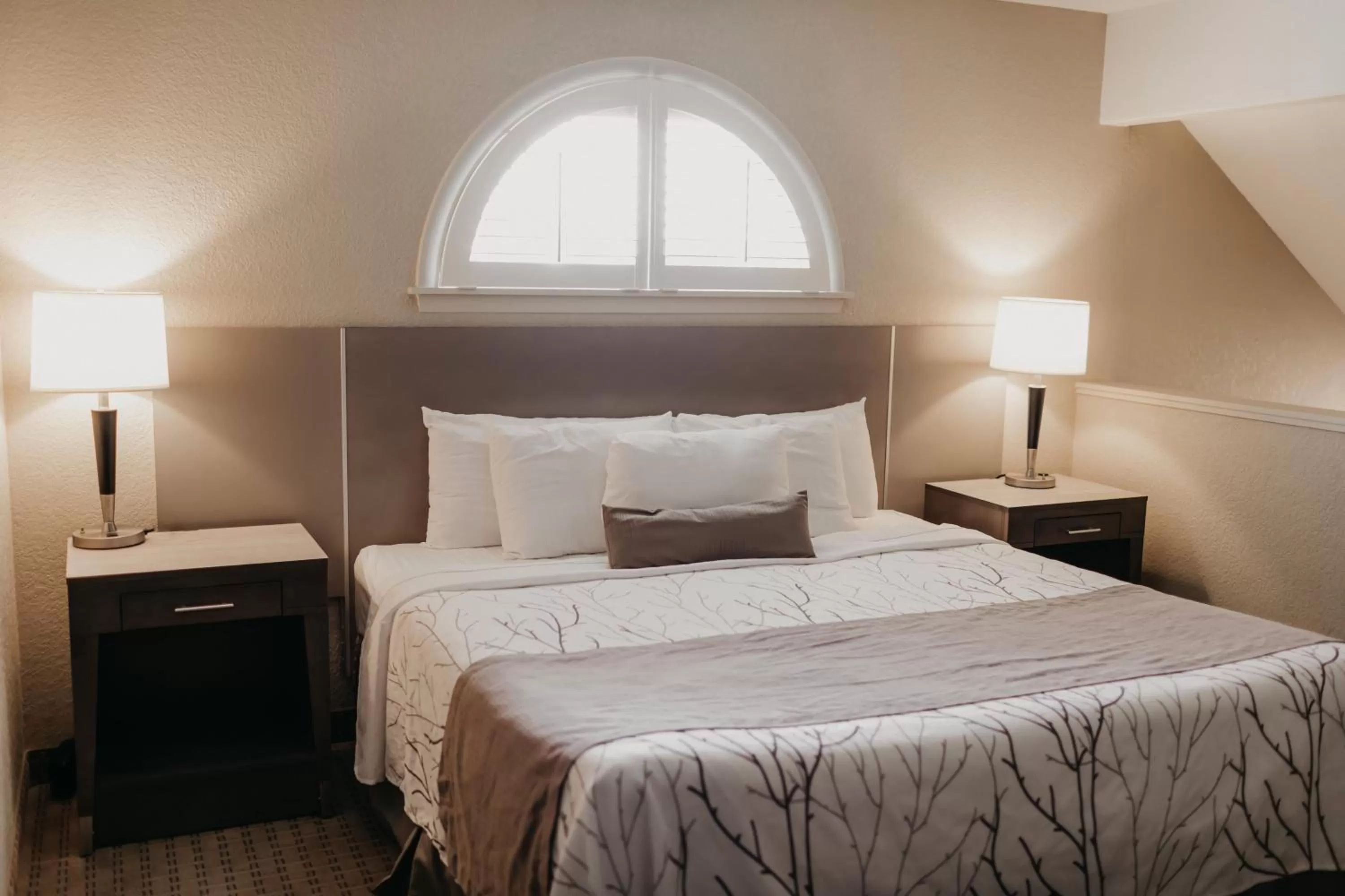 Bedroom, Bed in Eastland Suites Hotel & Conference Ctr, Trademark by Wyndham