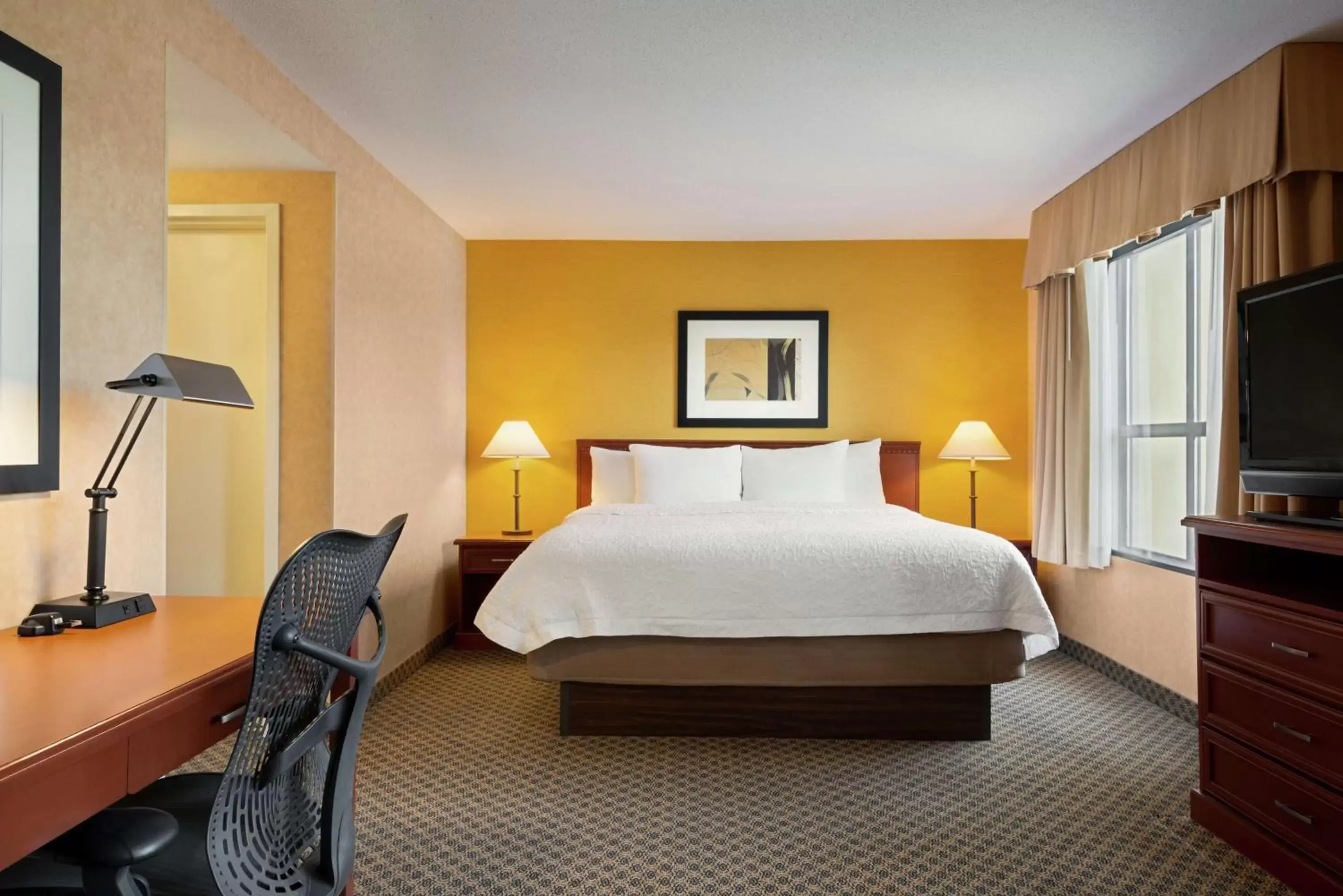 Bedroom, Bed in Hampton Inn & Suites by Hilton Langley-Surrey