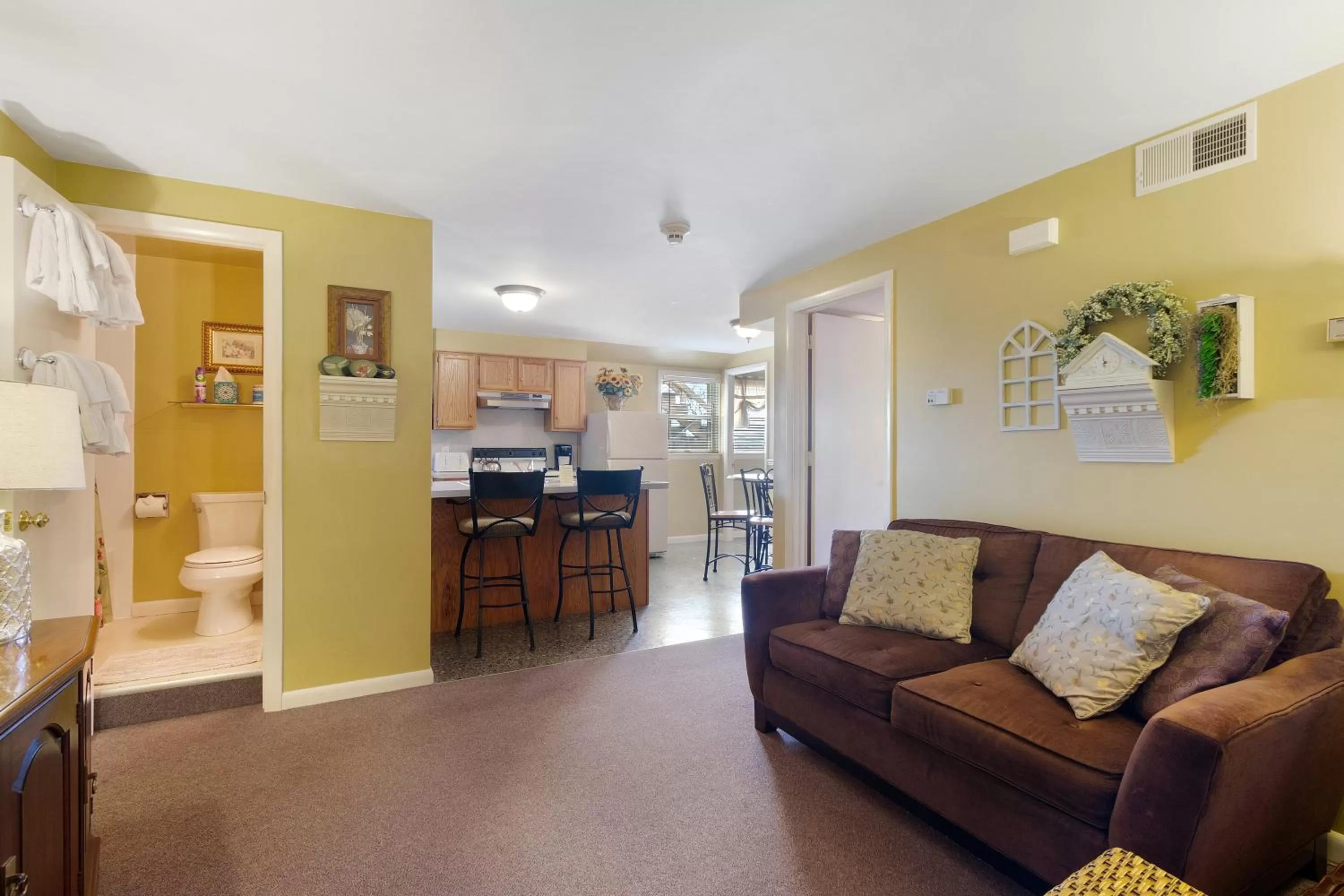 Living room in After Eight Bed and Breakfast
