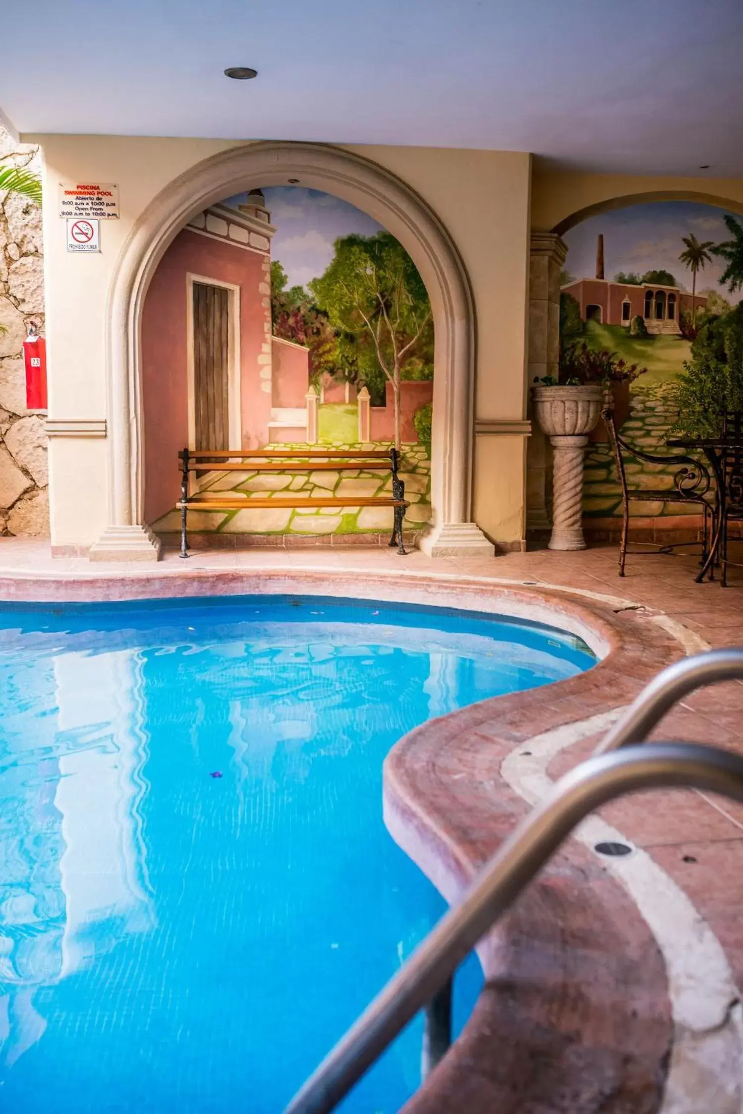 Swimming Pool in Hotel Colonial de Merida