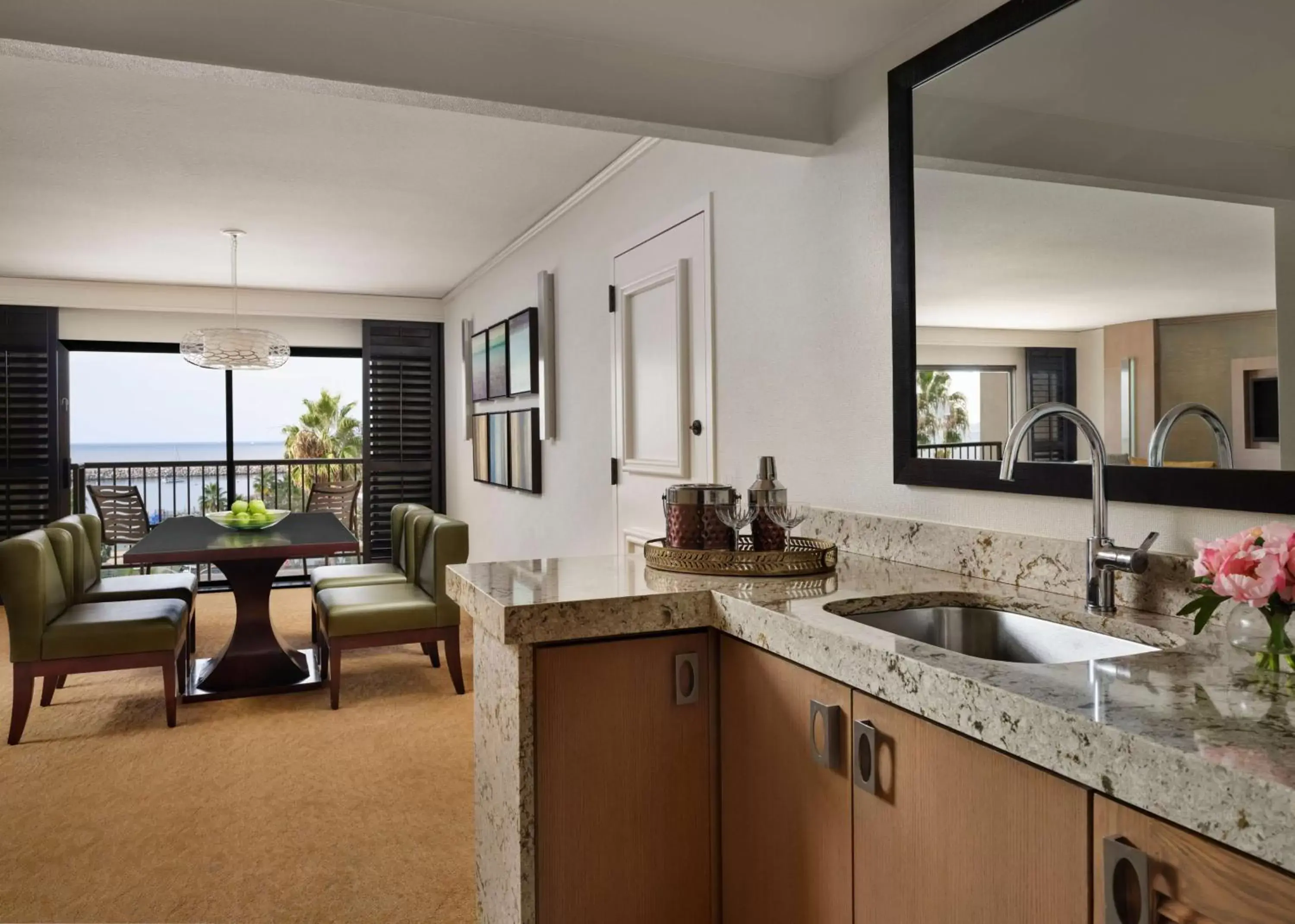 Kitchen or kitchenette in Sonesta Redondo Beach and Marina