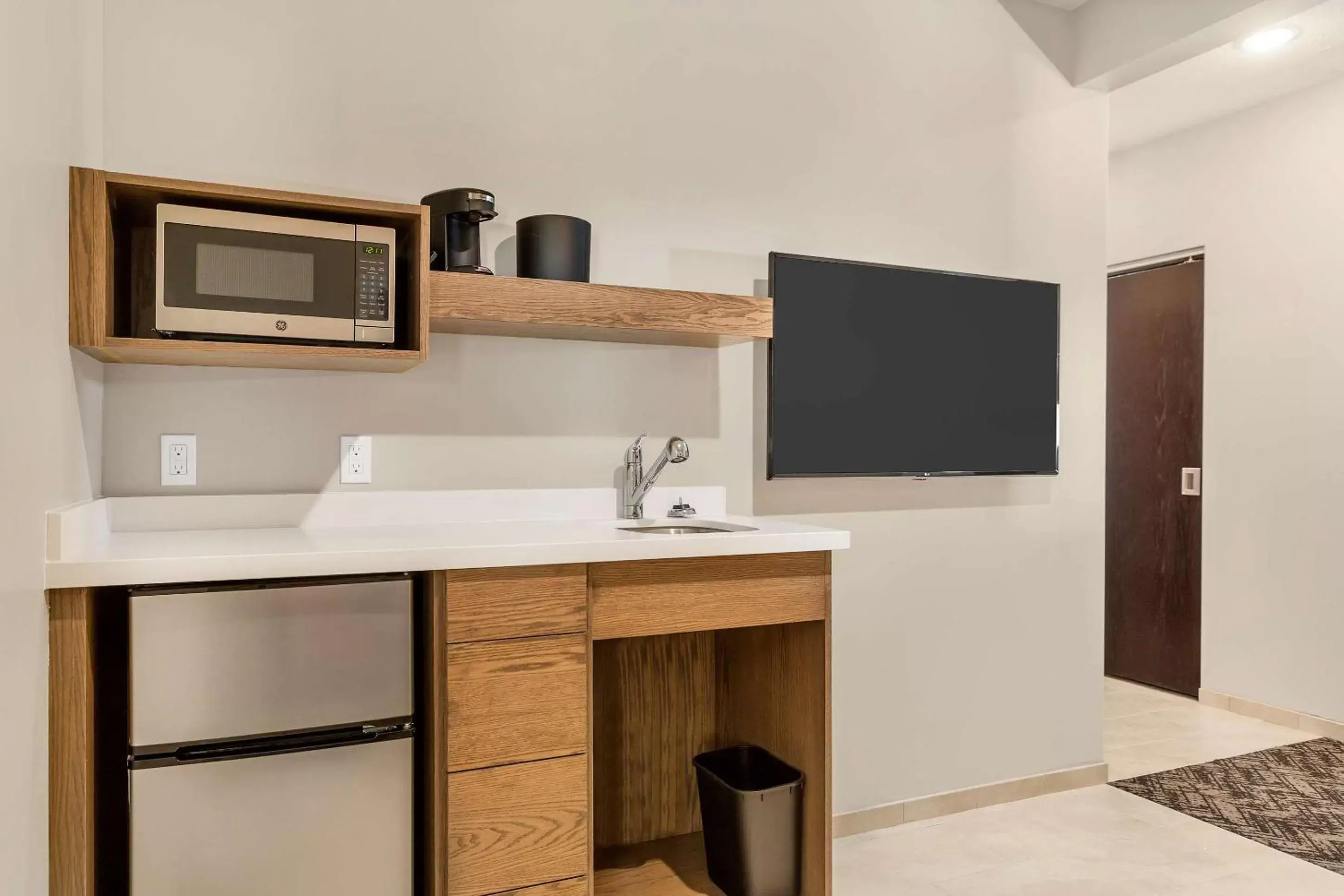 Photo of the whole room, TV/Entertainment Center in Best Western Plus Zion Canyon Inn & Suites