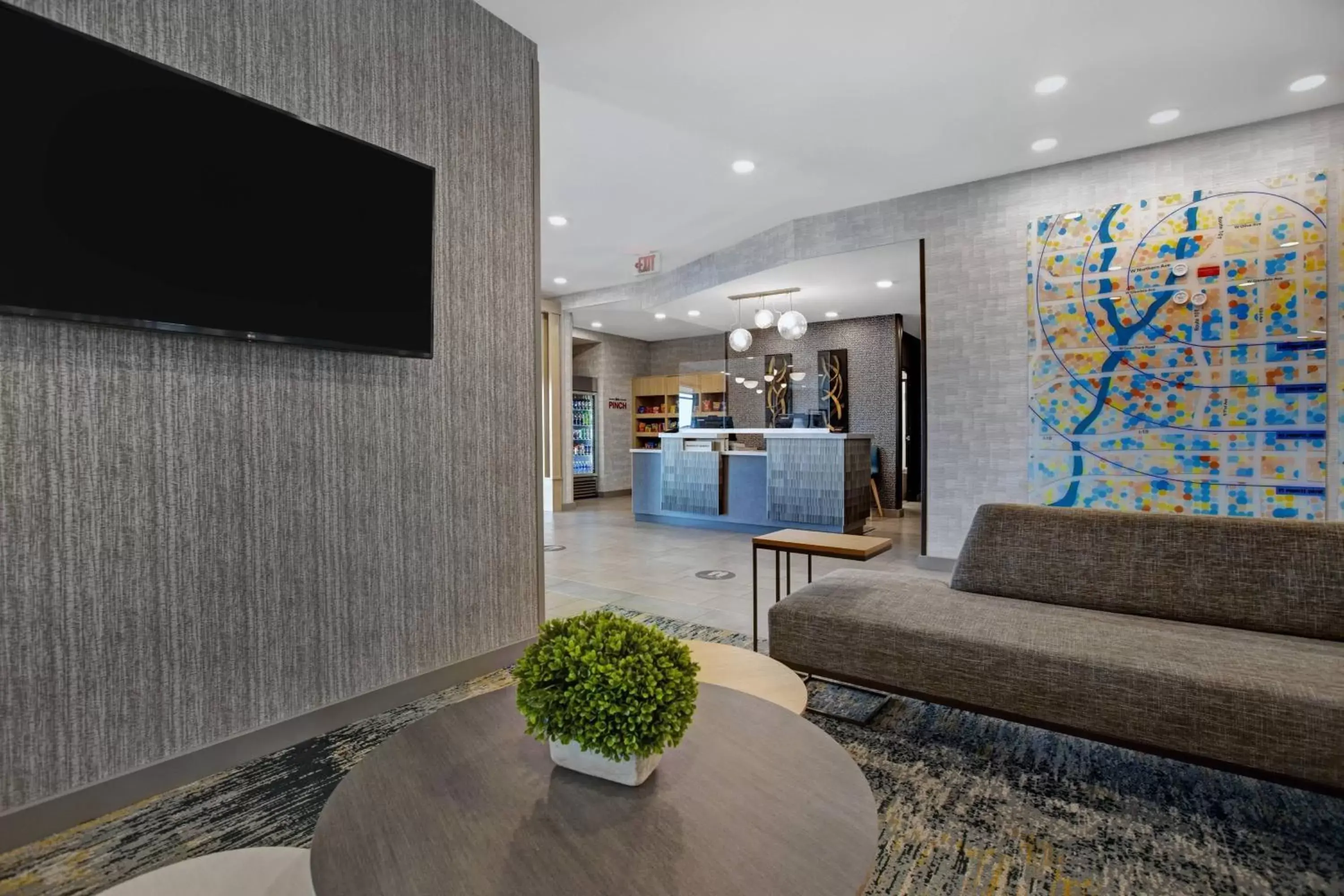 Lobby or reception, TV/Entertainment Center in TownePlace Suites by Marriott Phoenix Glendale Sports & Entertainment District