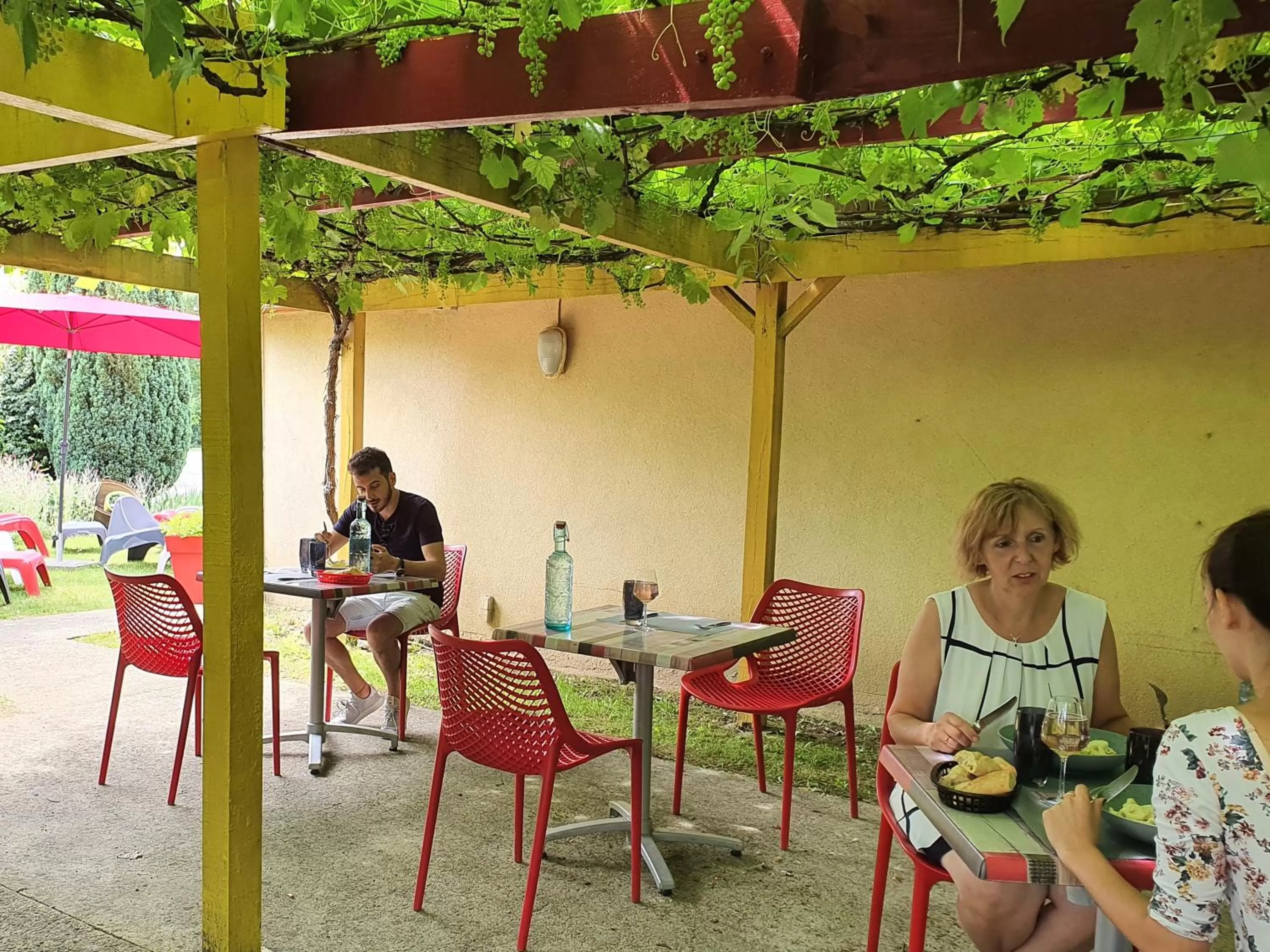 Patio in Hotel Bonanite
