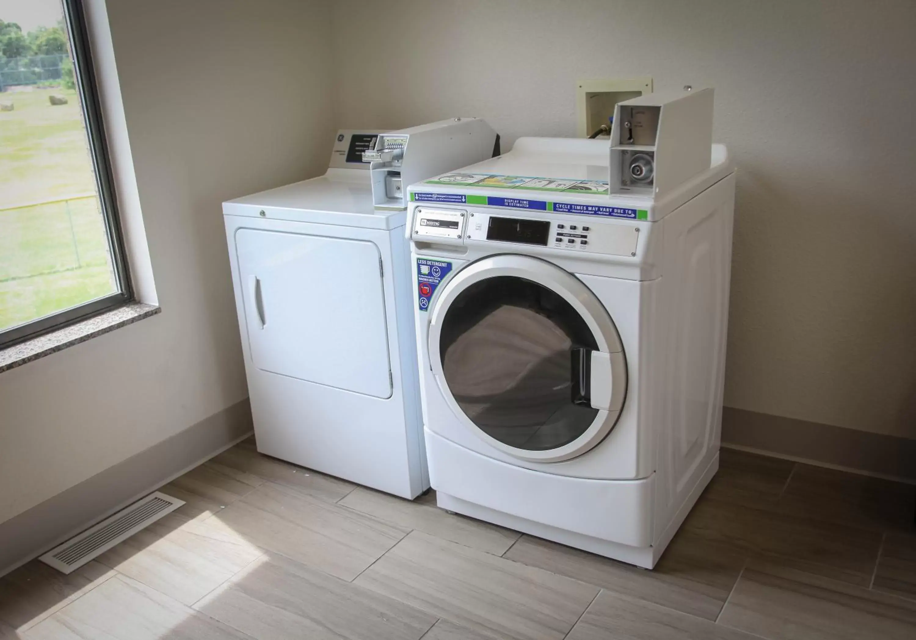 Other, Kitchen/Kitchenette in Holiday Inn Express Hotel & Suites Athens, an IHG Hotel