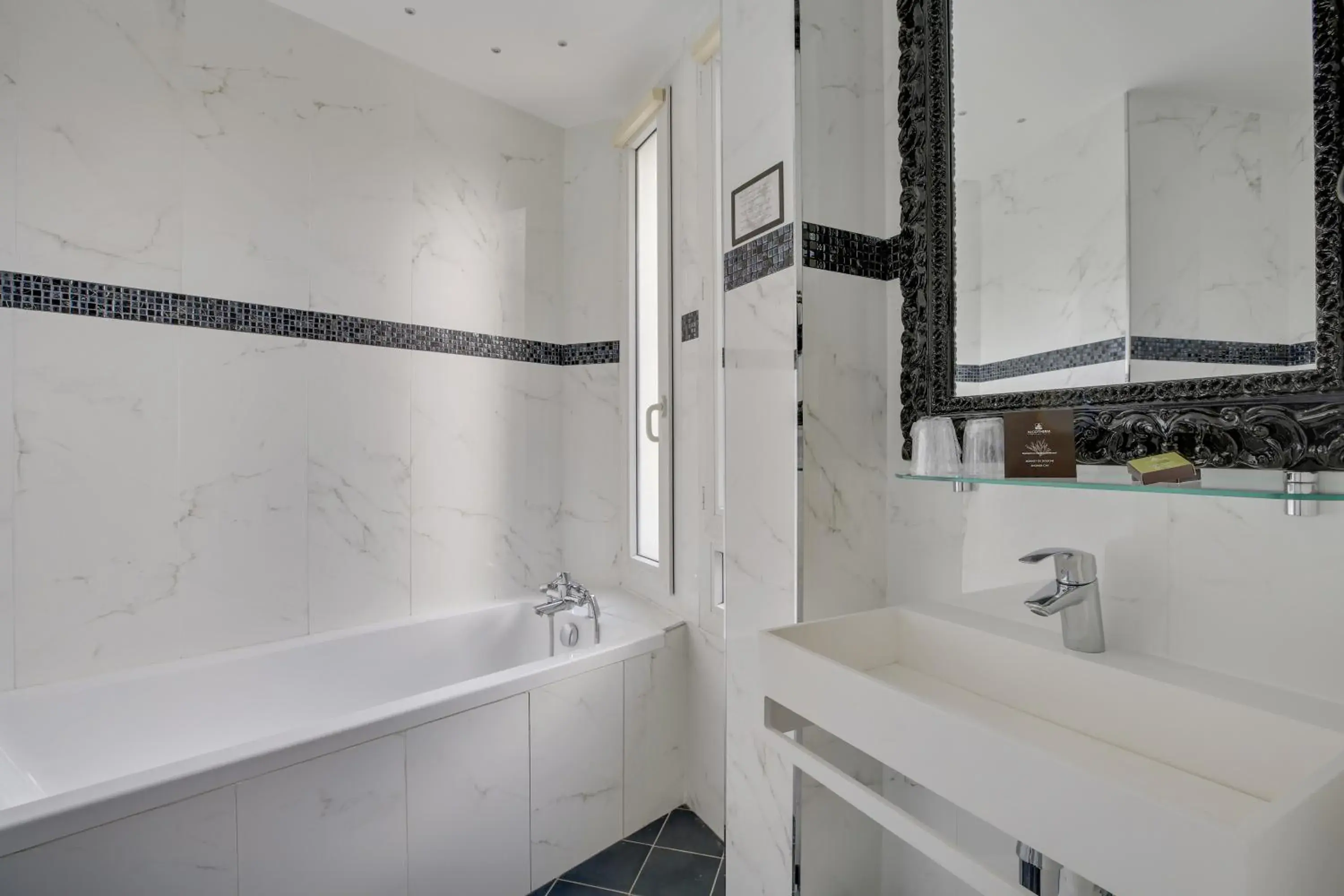 Bathroom in Hotel Riviera Elysees