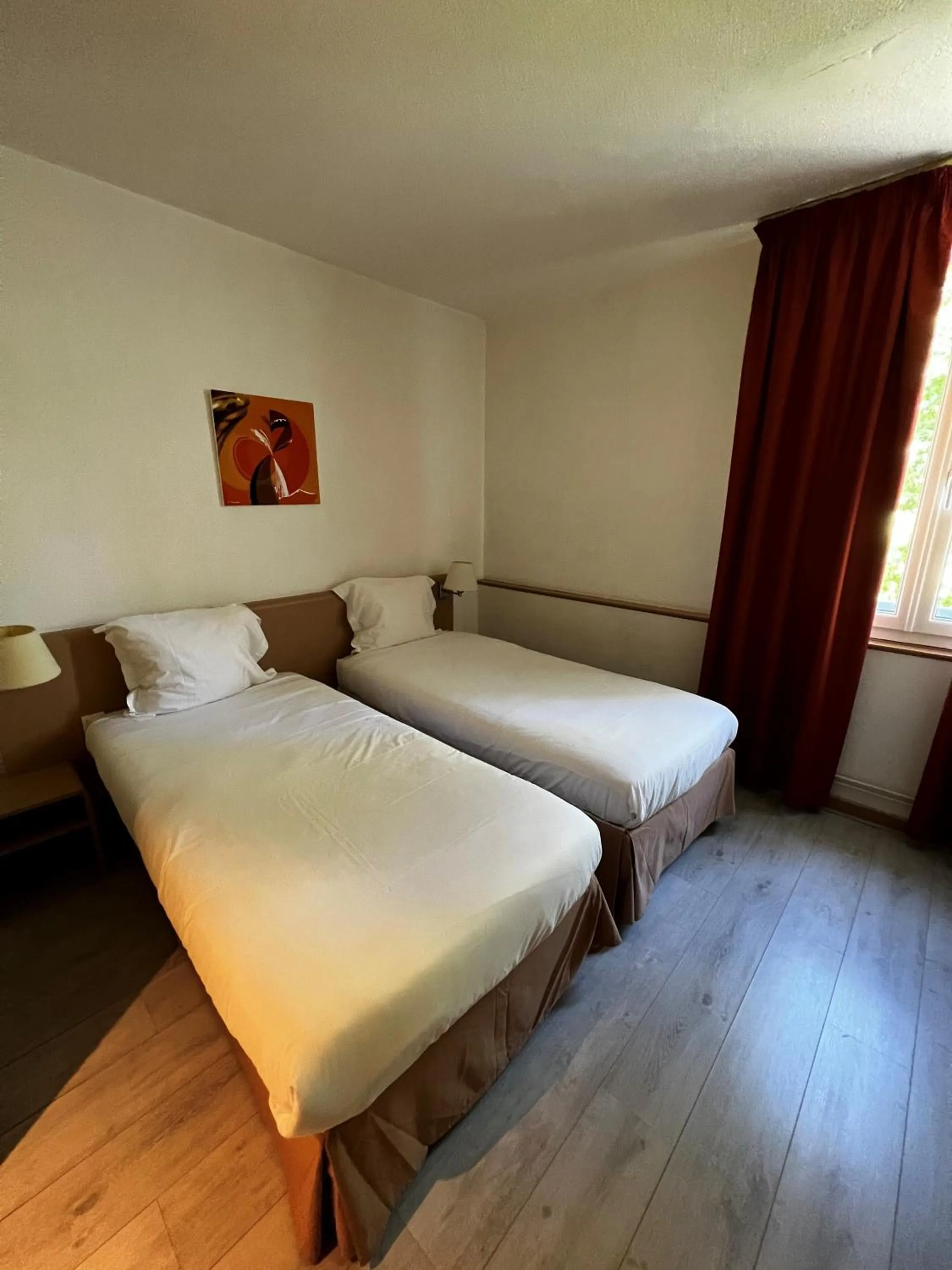 Bed in Brit Hotel du Commerce Bergerac