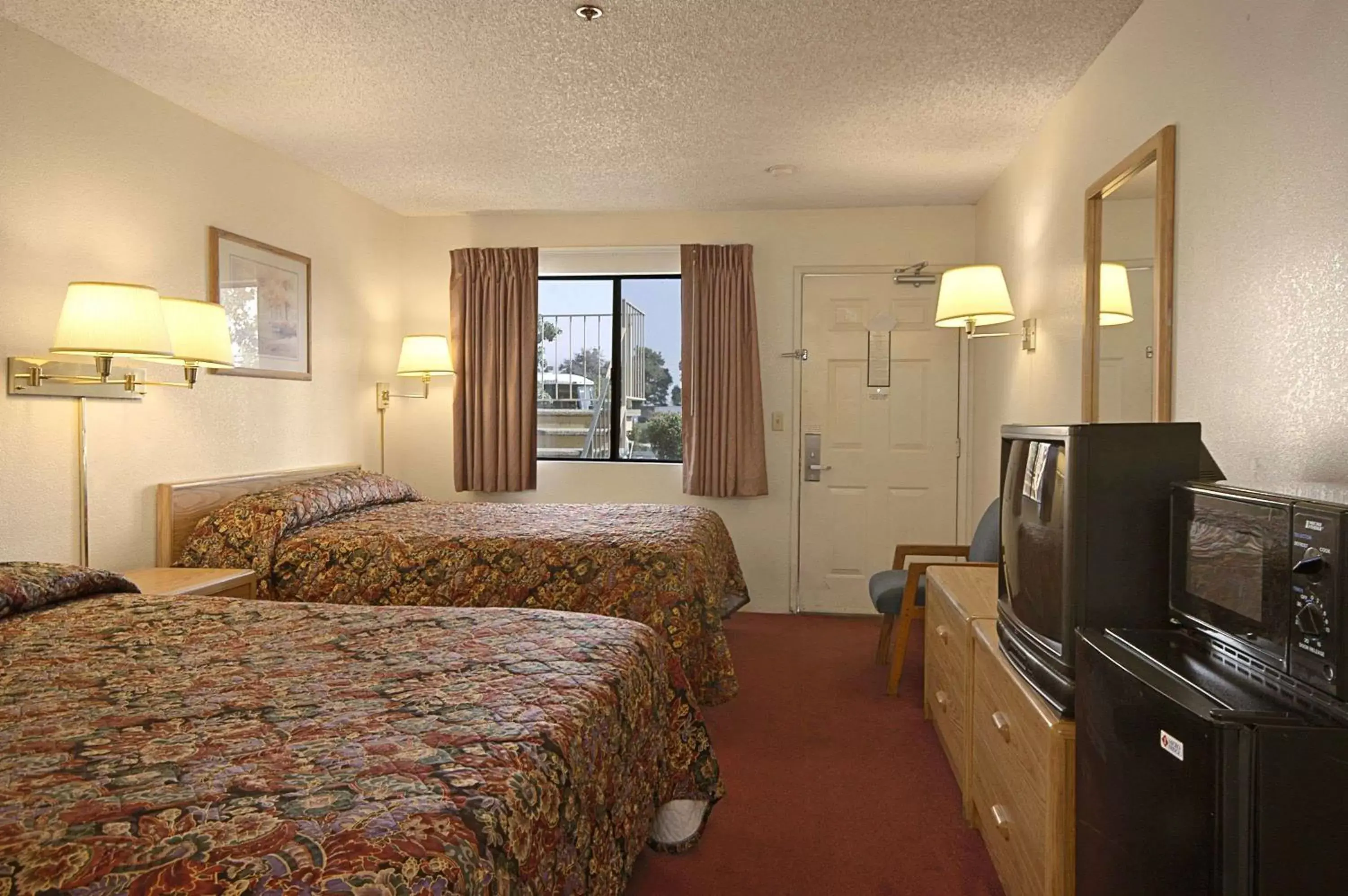 Standard Queen Room with Two Queen Beds - Non-Smoking in Days Inn by Wyndham Fresno South