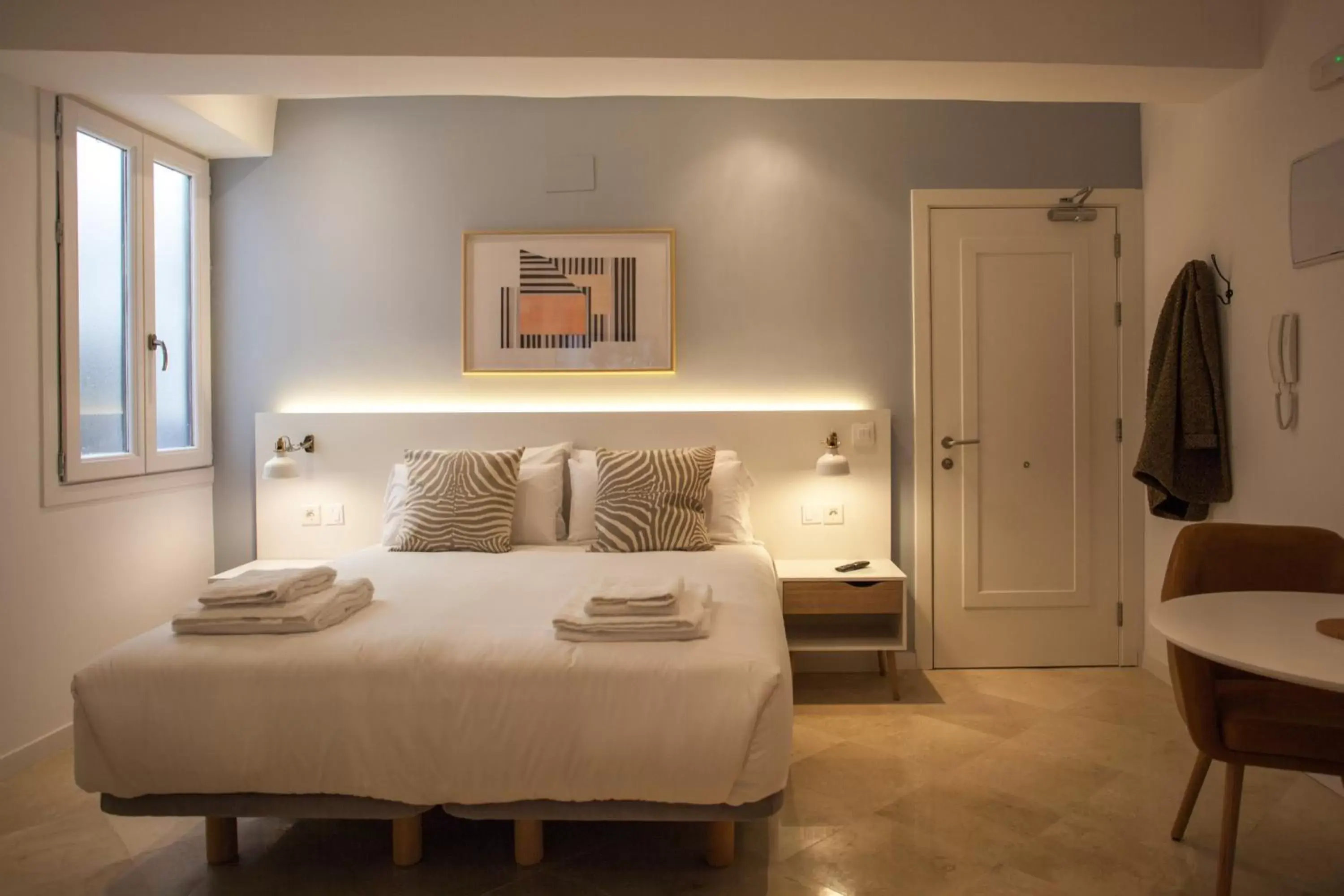 Bedroom, Bed in Gran Central Suites