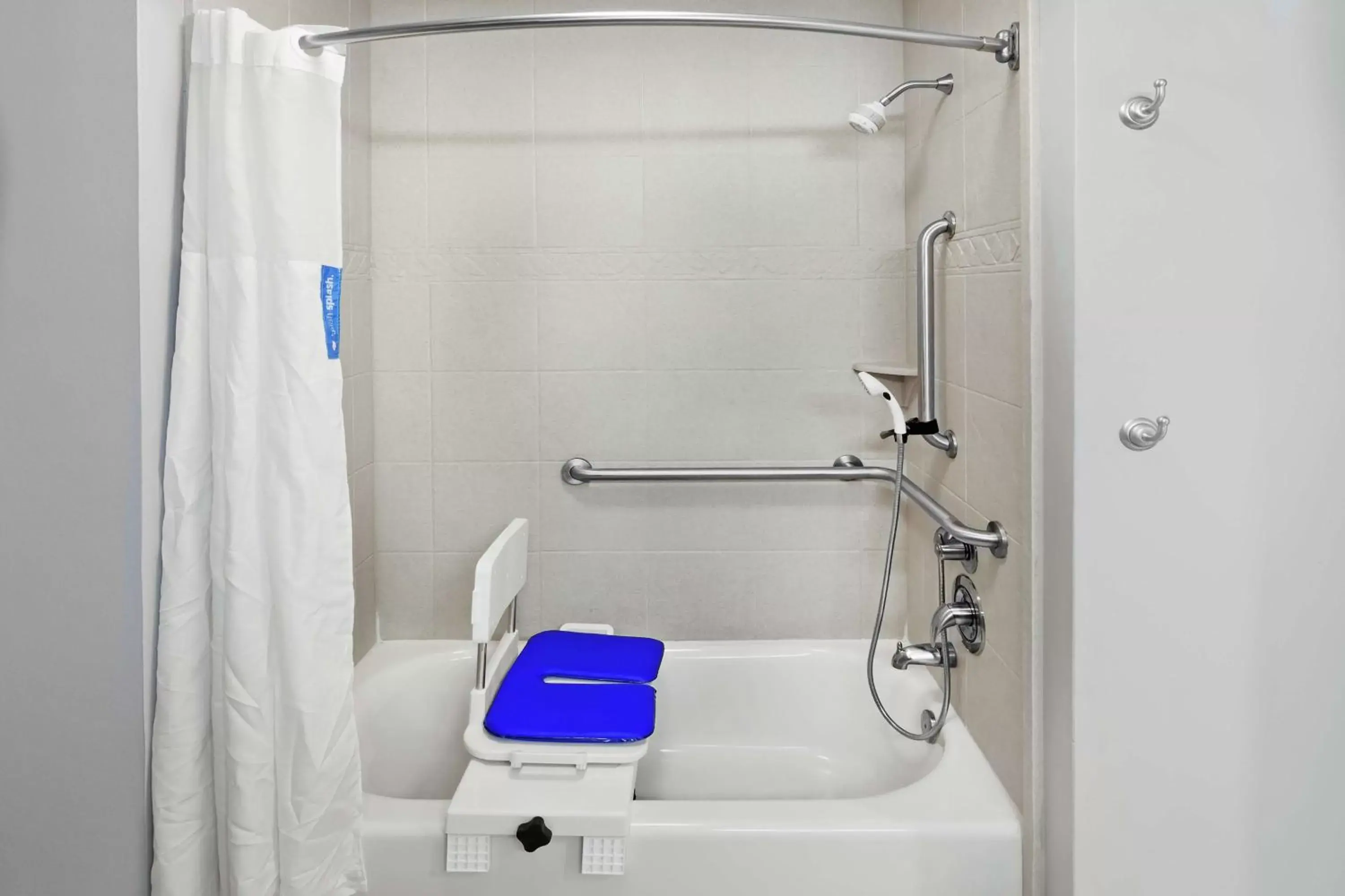 Bathroom in Hampton Inn & Suites Shreveport/Bossier City at Airline Drive