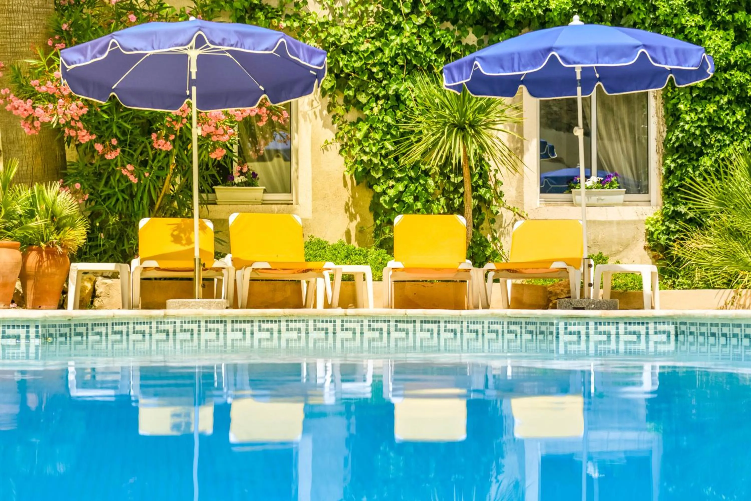 Pool view in Logis Hôtel Restaurant Résidence