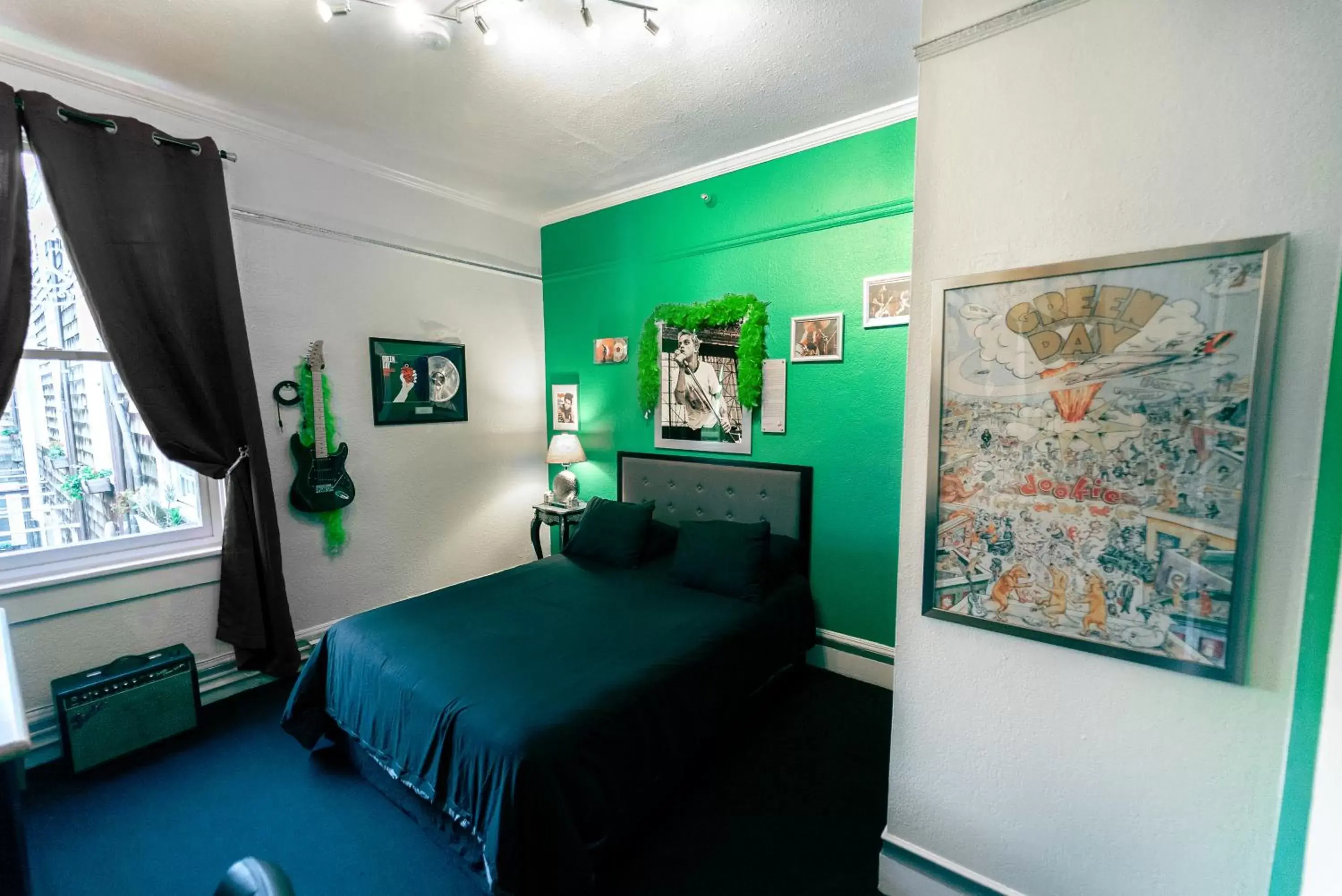 Green Day Room with Shared Bathroom in Music City Hotel - Home of the San Francisco Music Hall of Fame