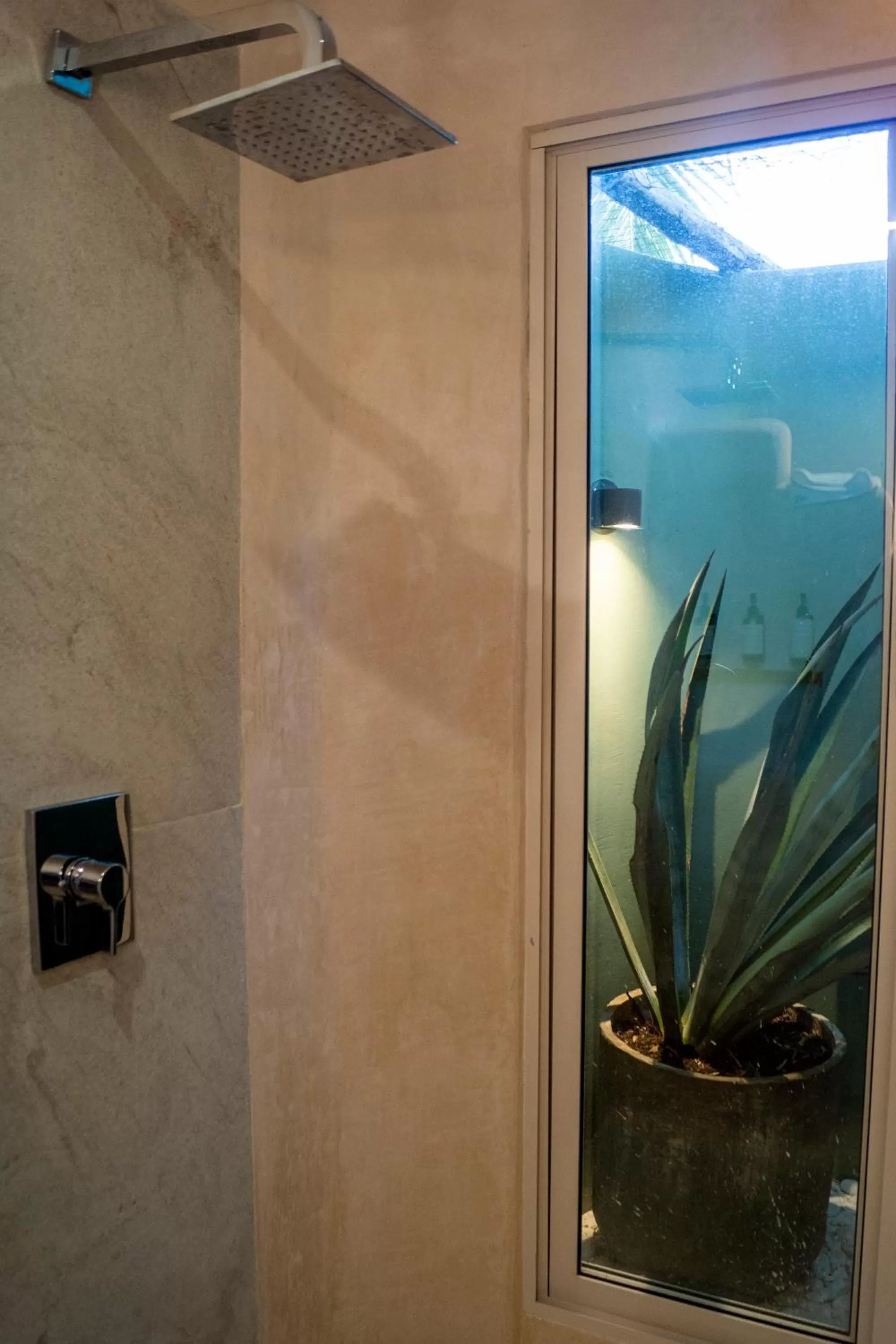 Shower in Hotel Circulo Bacalar