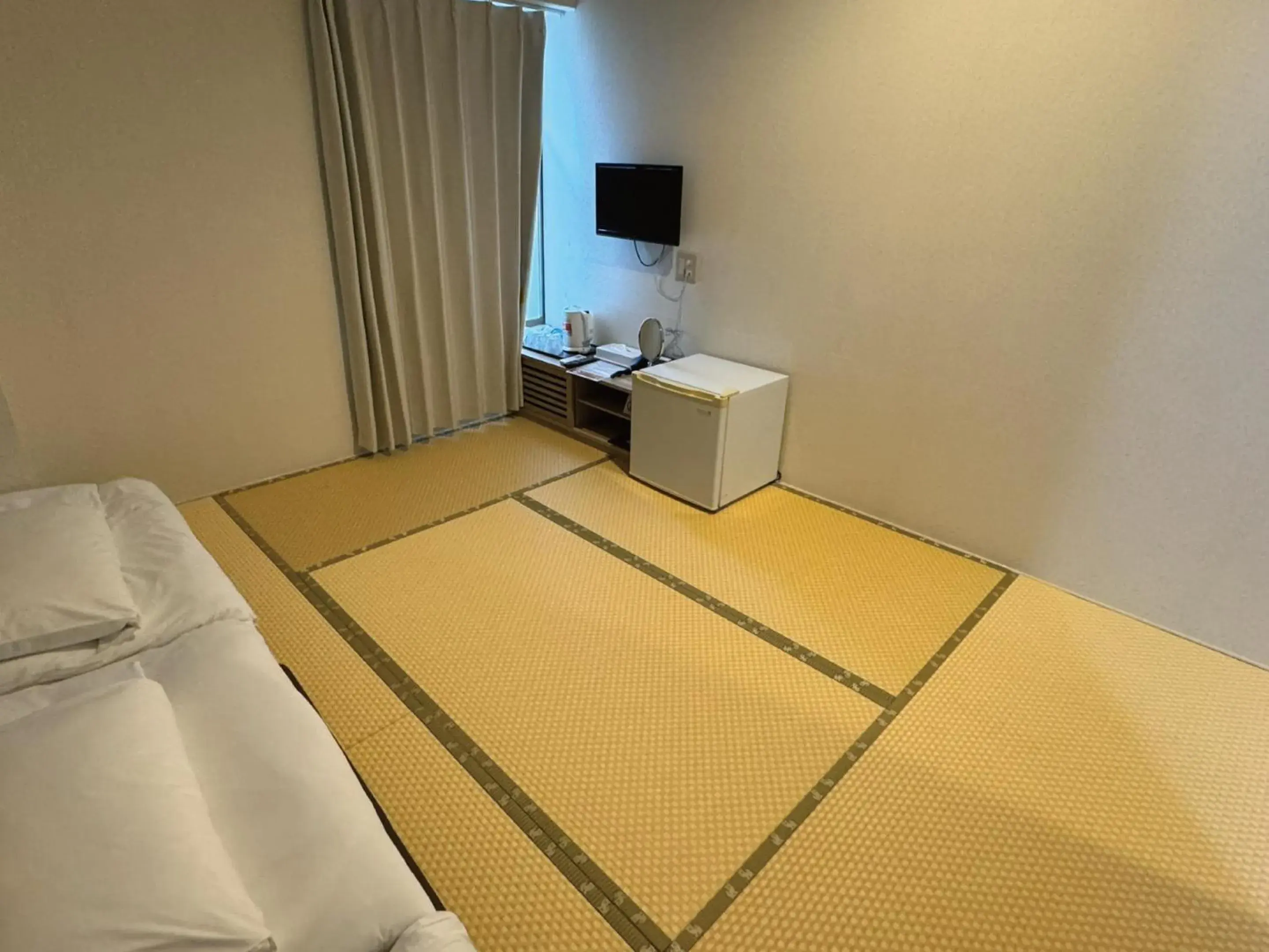 hair dresser, Bed in Victoria Hotel Naha