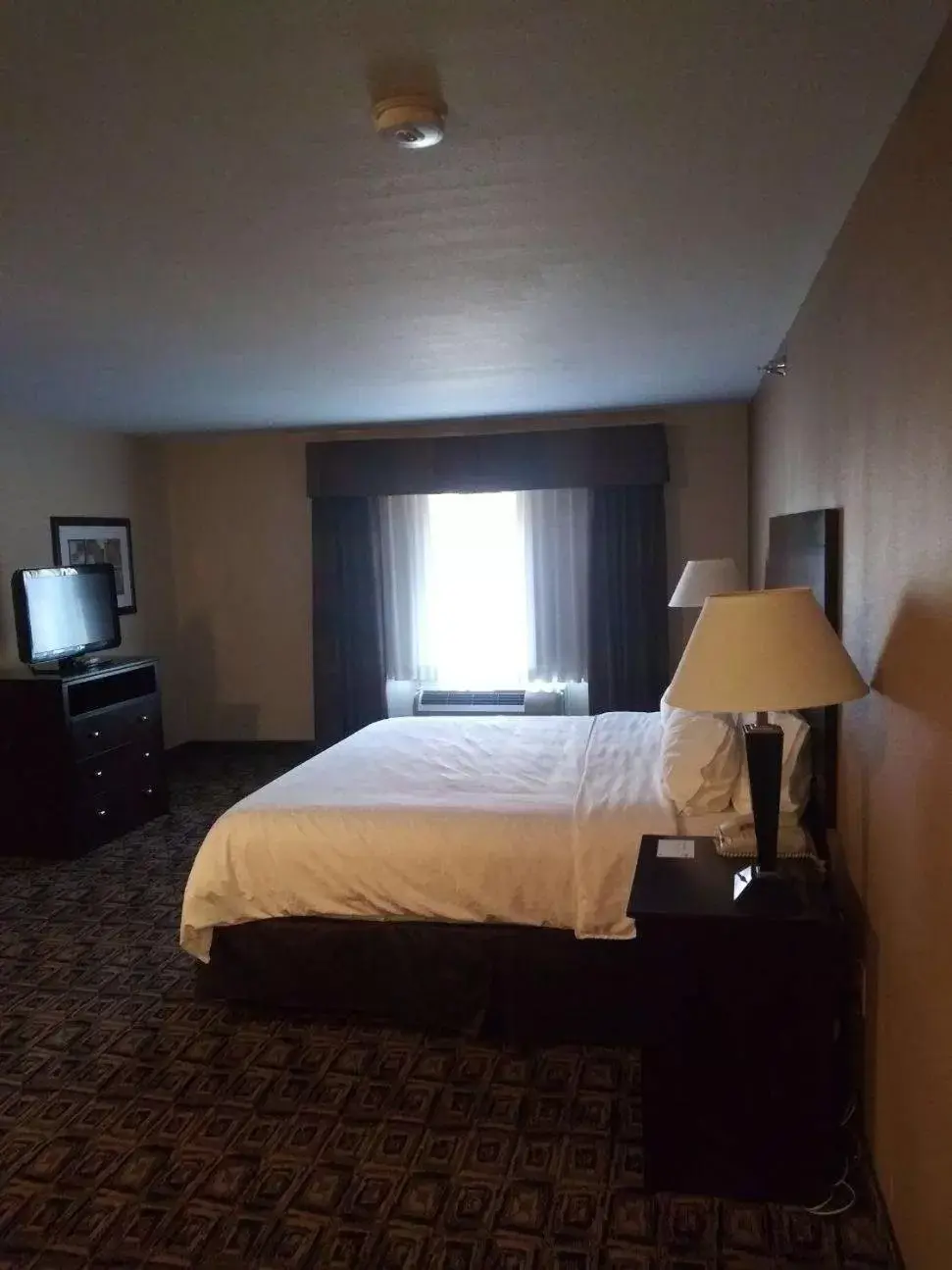 Bed in Holiday Inn Express & Suites Zanesville North, an IHG Hotel