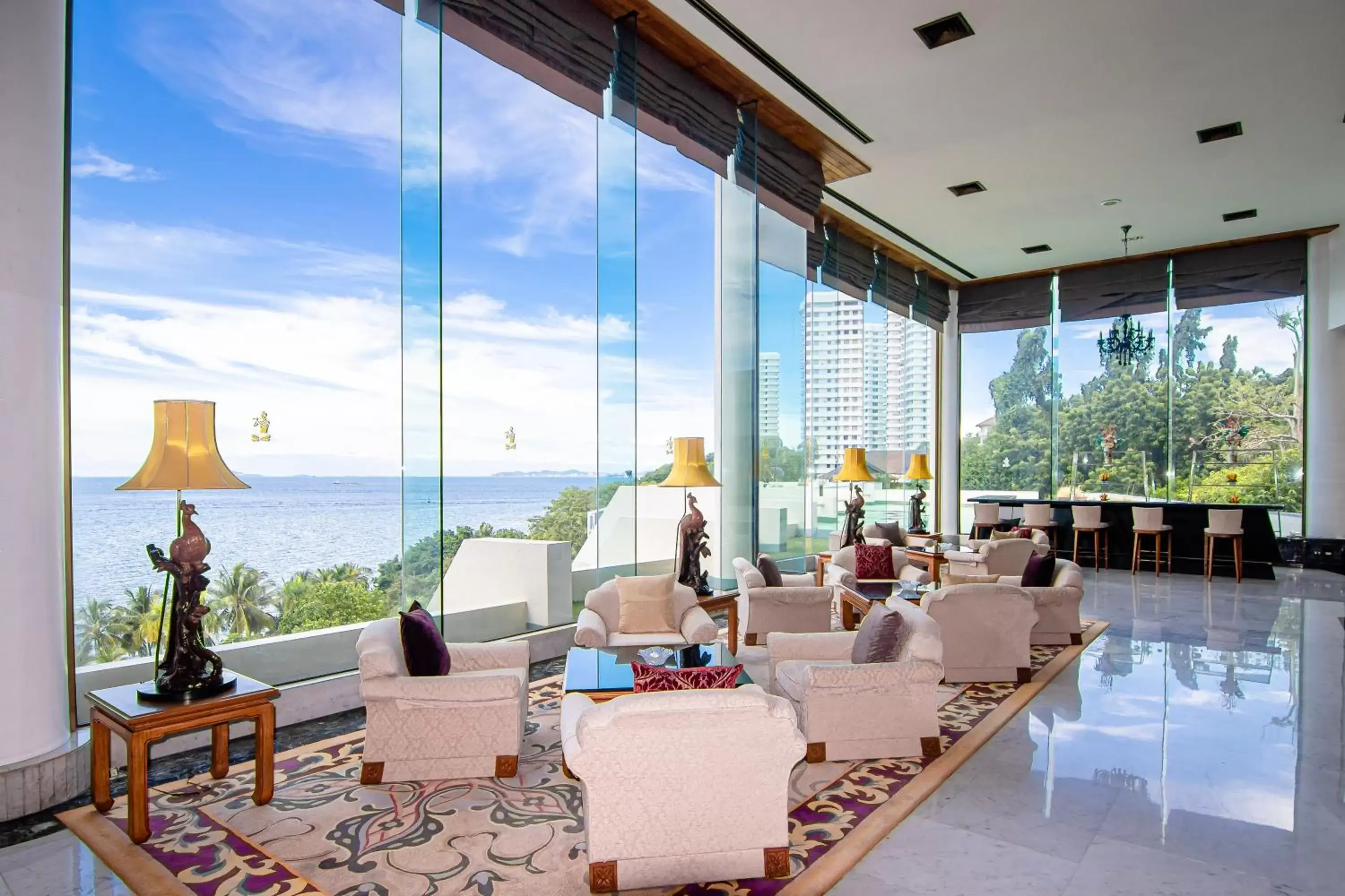 Lobby or reception, Restaurant/Places to Eat in Royal Wing Suites & Spa Pattaya