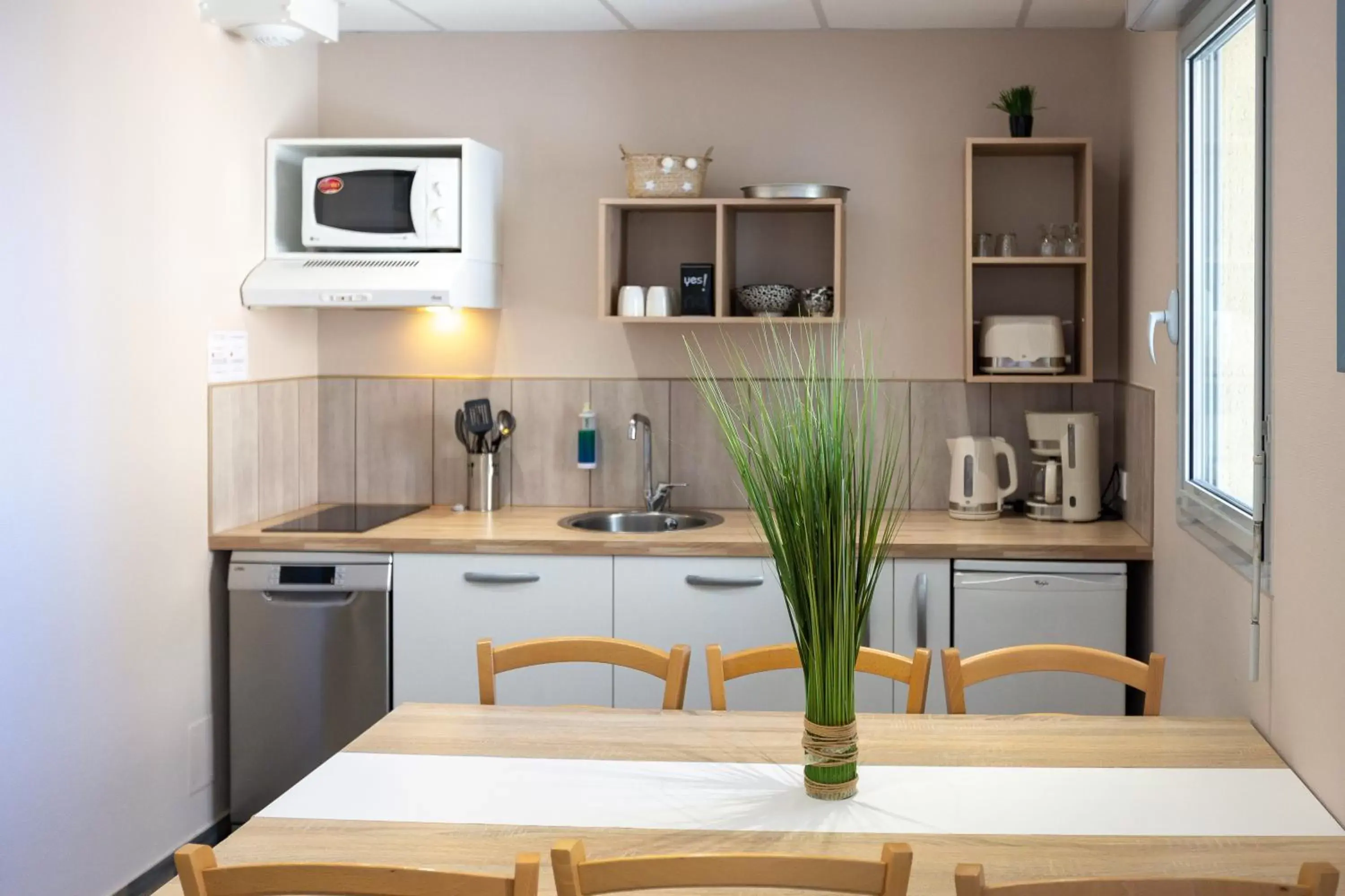 Quiet street view, Kitchen/Kitchenette in The Originals Boutique, Hôtel Neptune, Berck-sur-Mer (Inter-Hotel)