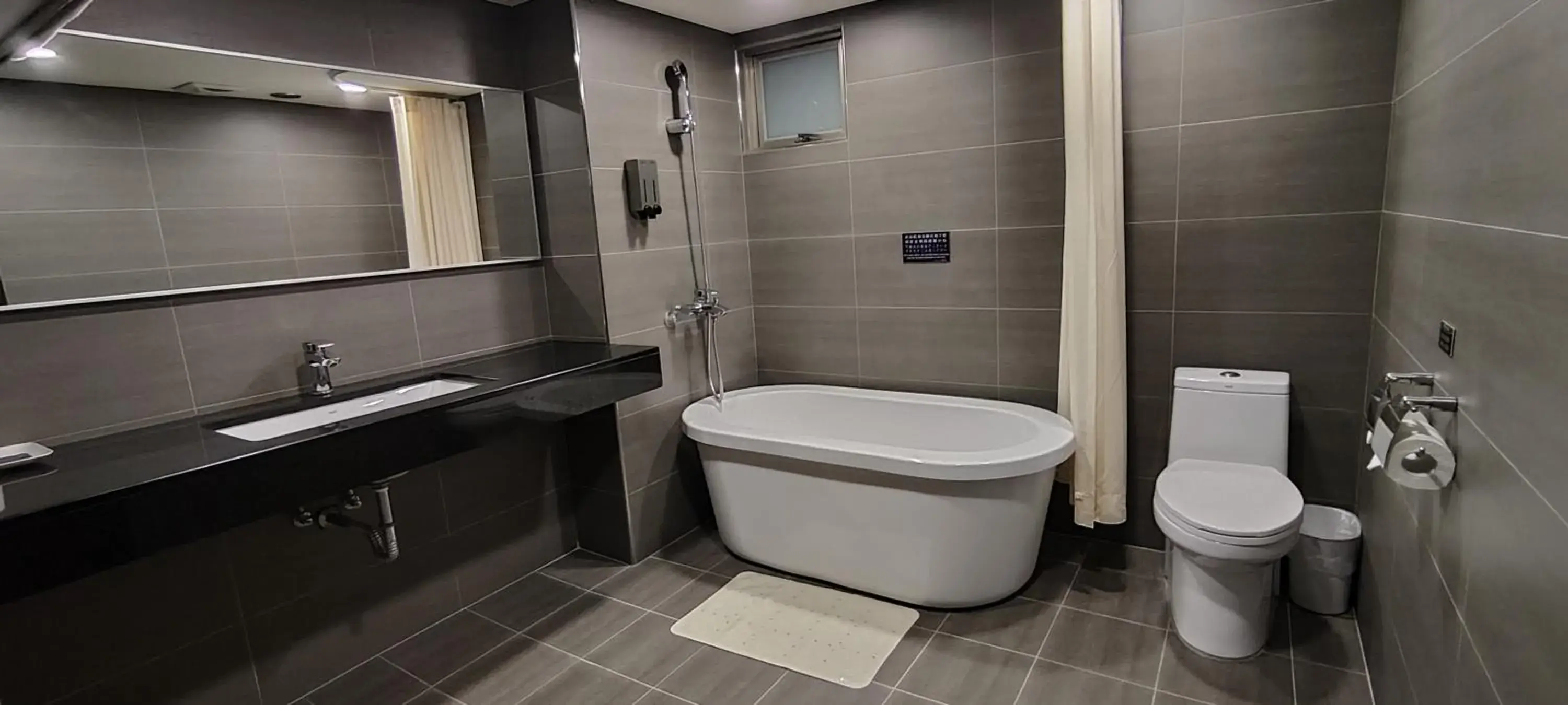 Bathroom in Ta Lee Hotel