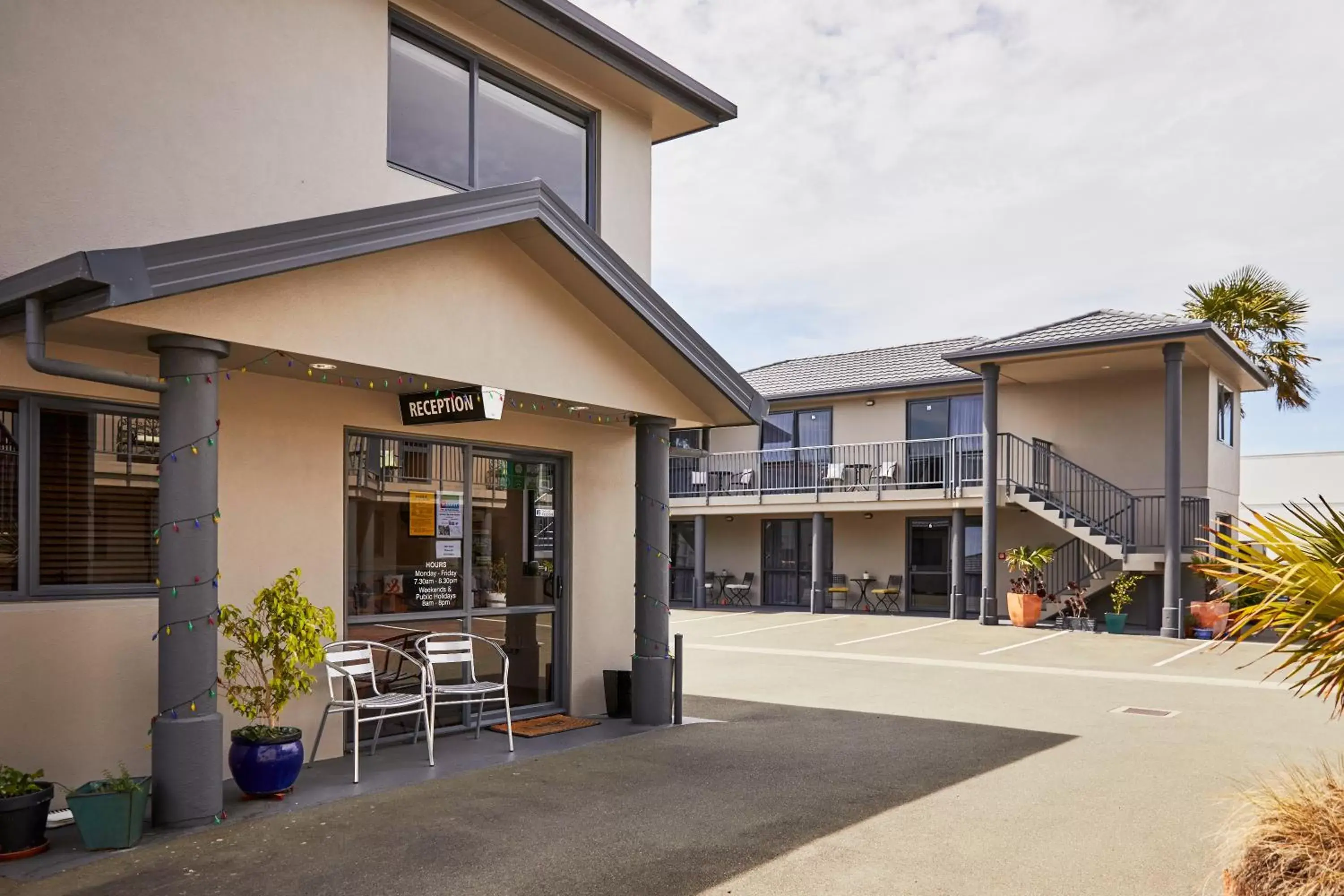 Lobby or reception in Blenheim Palms Motel