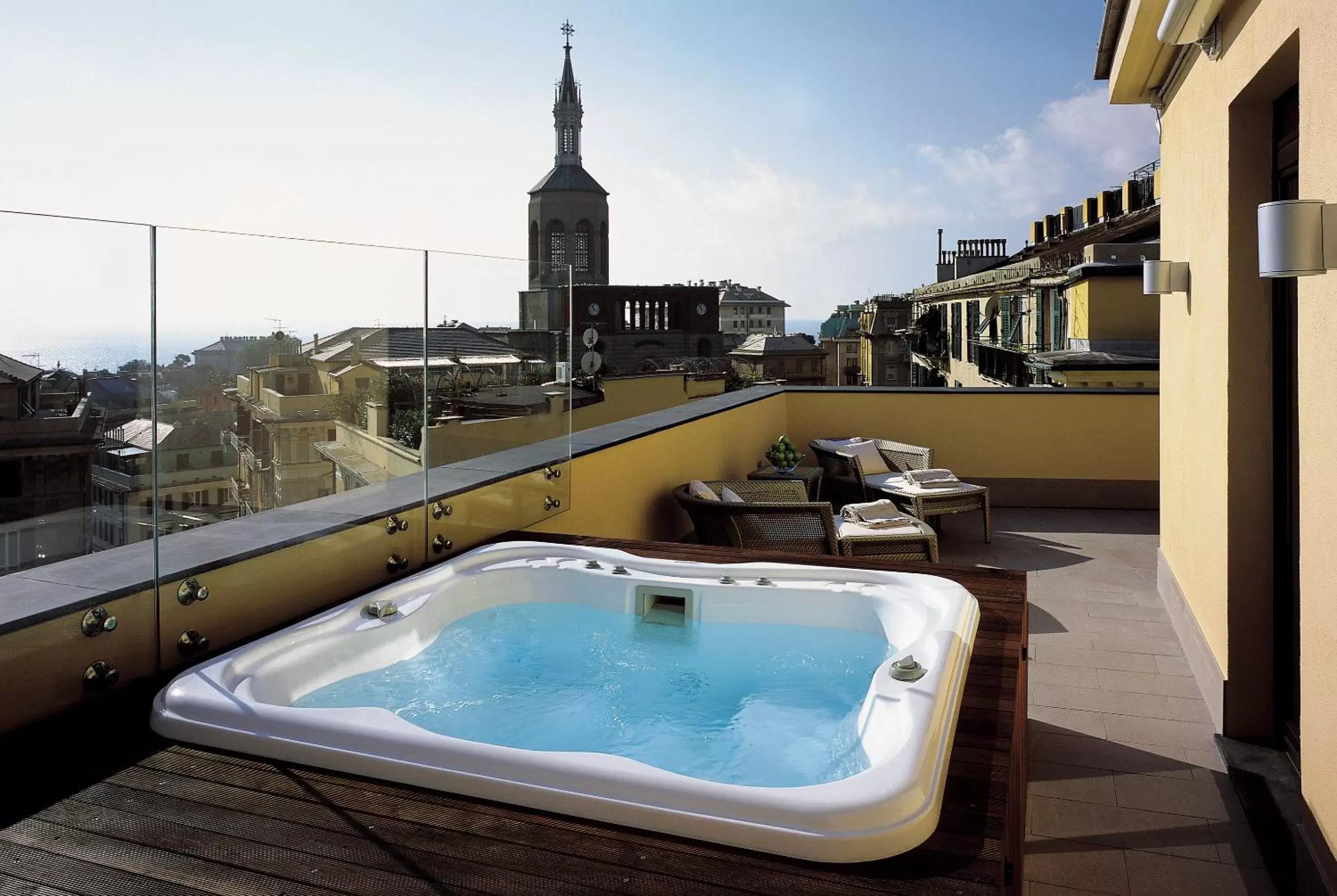 Hot Tub in Meliá Genova