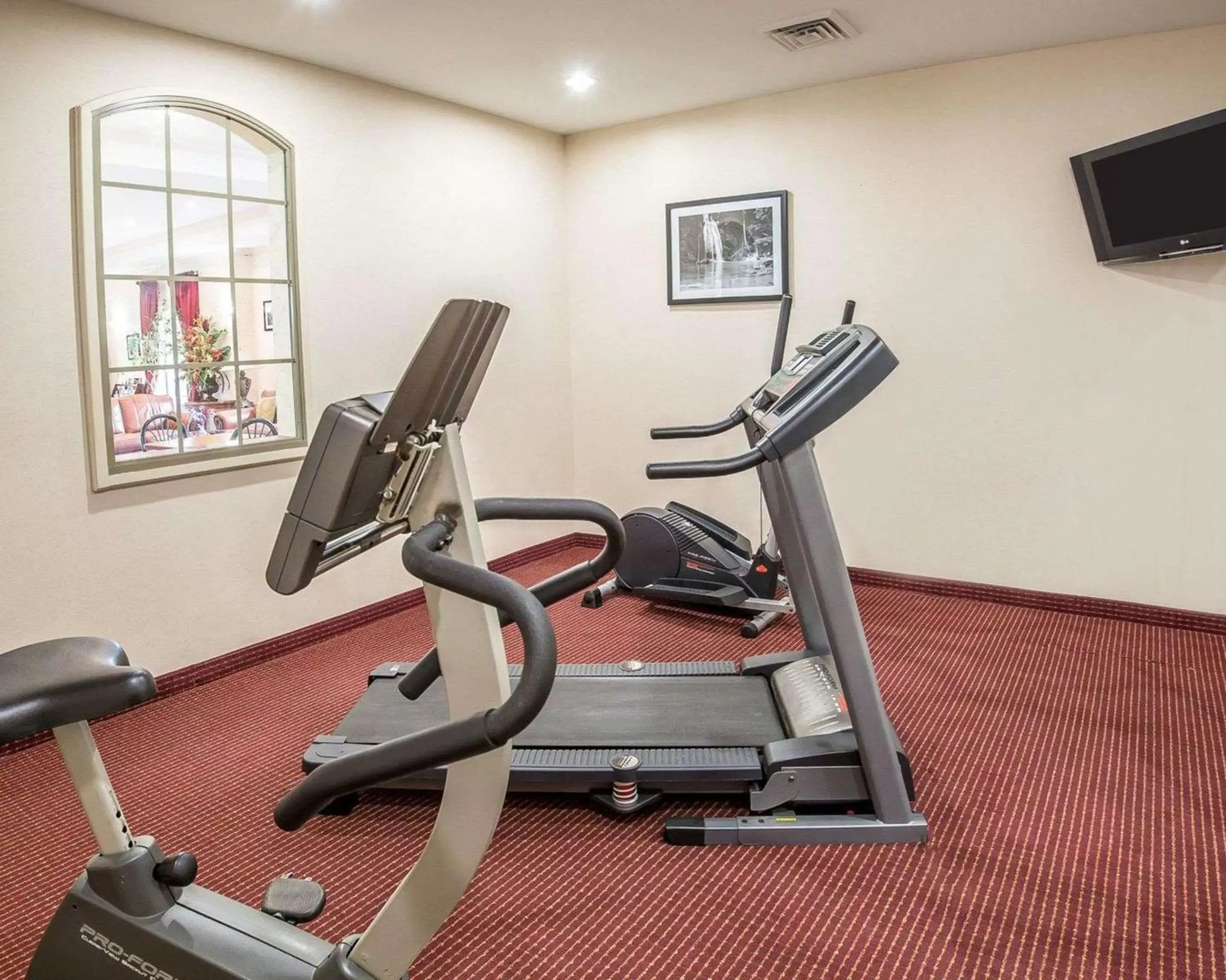 Fitness centre/facilities, Fitness Center/Facilities in Econo Lodge Inn & Suites Beaumont