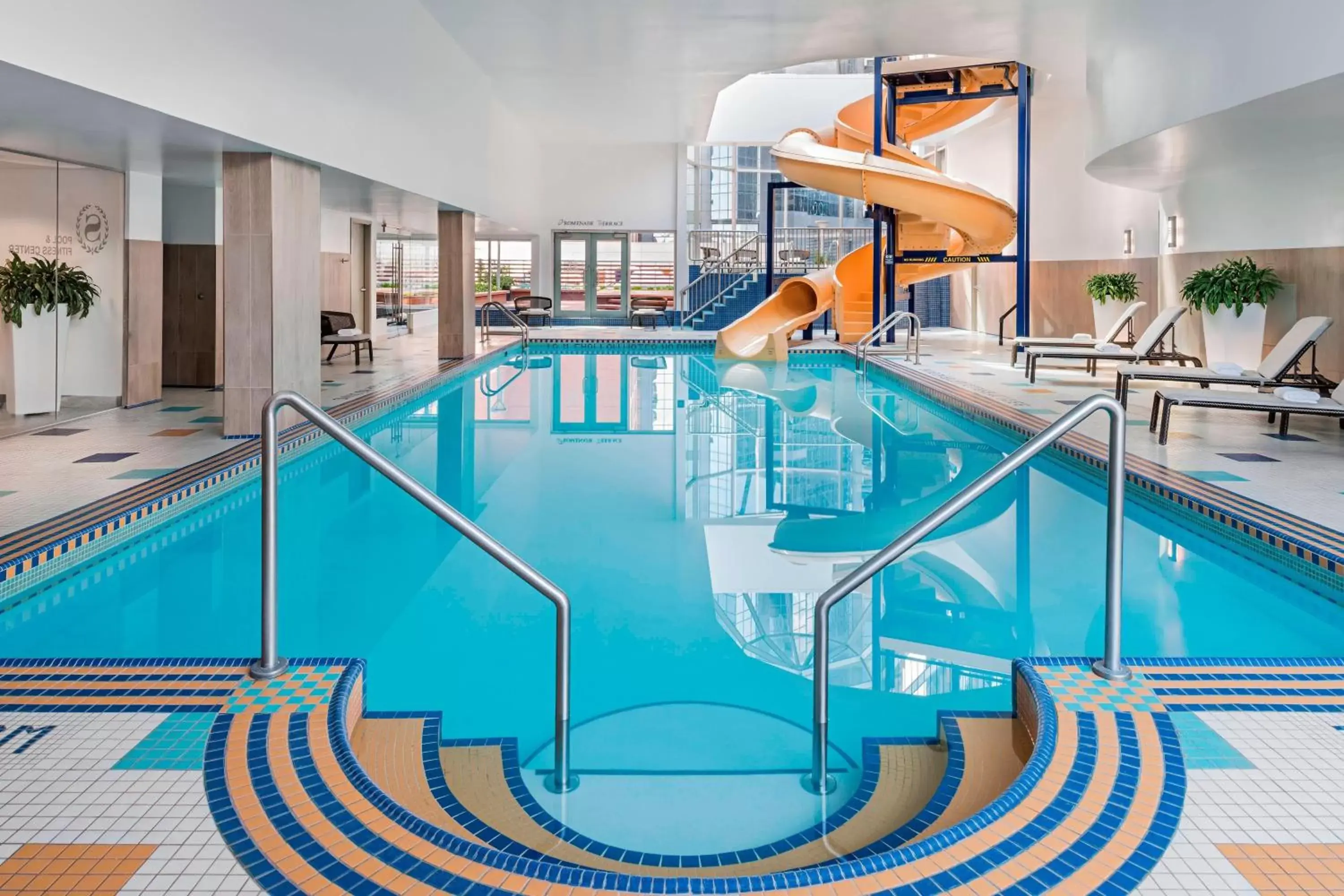 Swimming Pool in Sheraton Suites Calgary Eau Claire