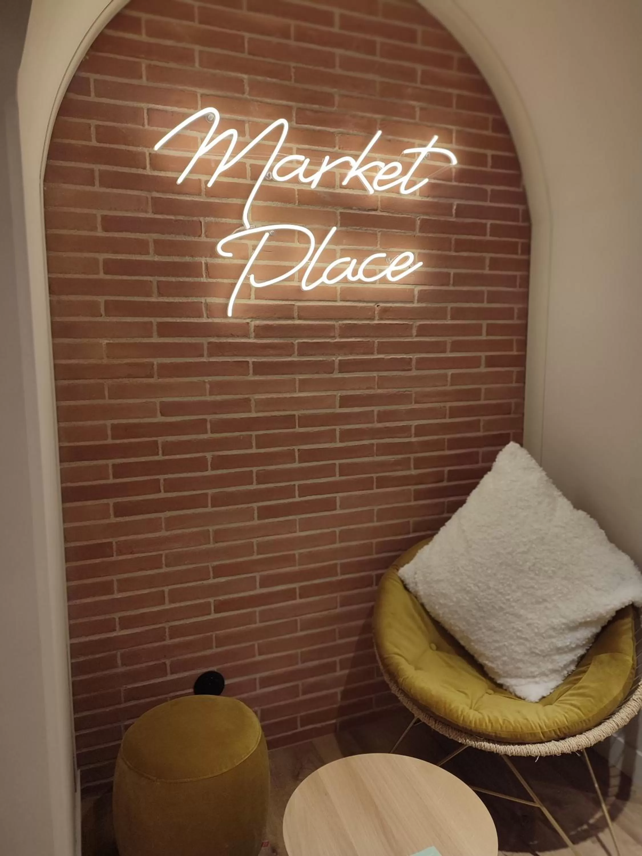 Seating area in ibis Styles Montauban