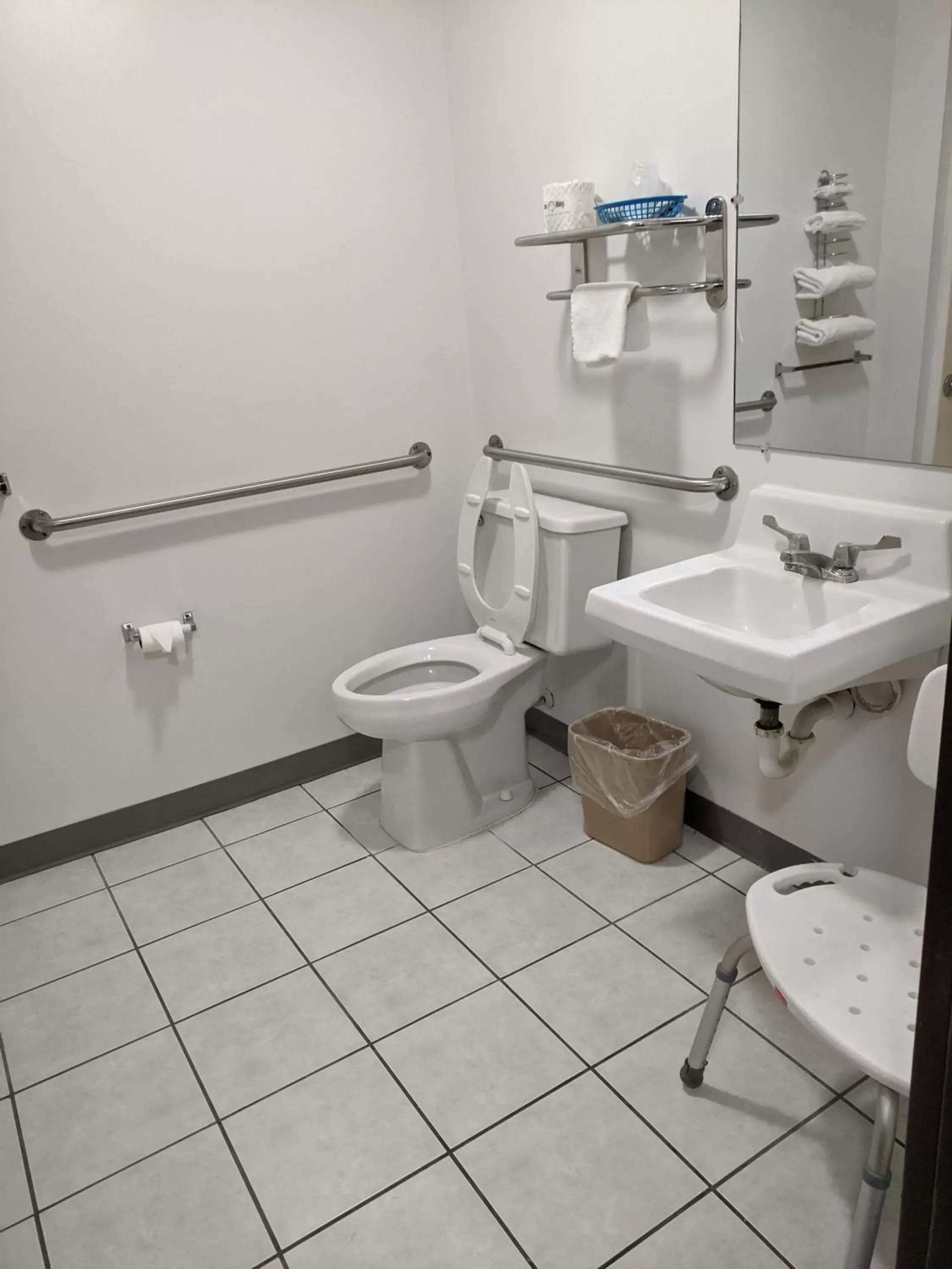 Bathroom in Americas Best Value Inn West Frankfort