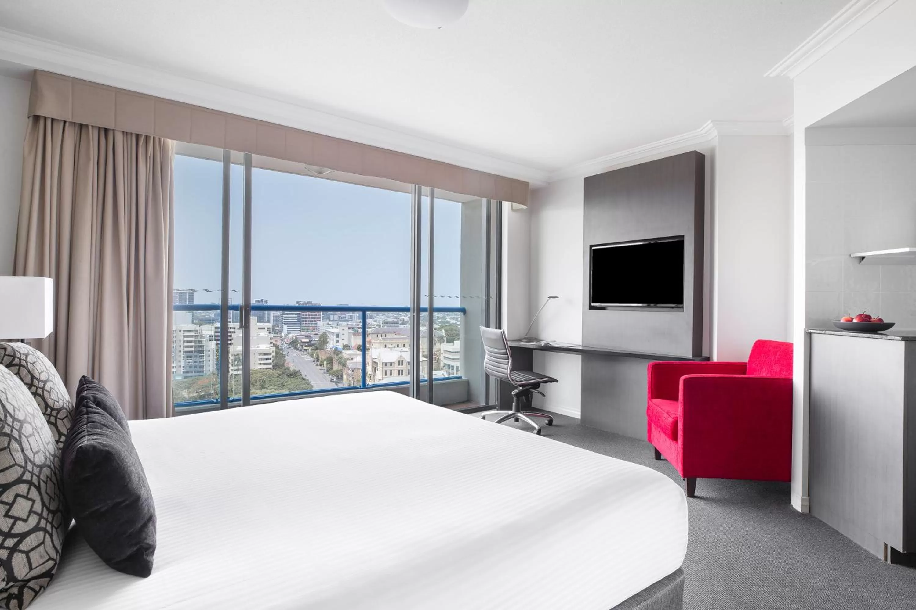 Photo of the whole room, Bed in Mantra on Queen