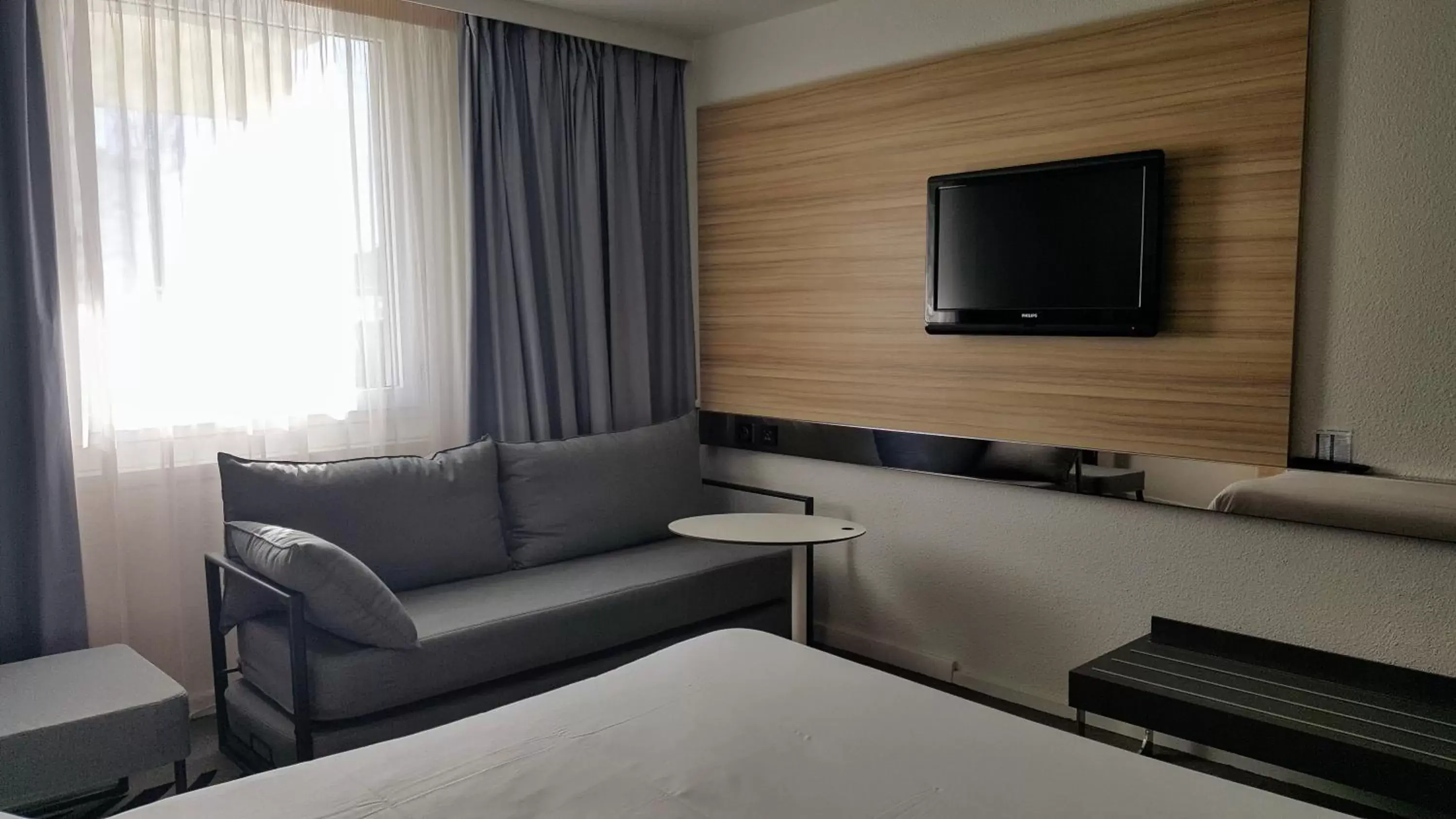 TV and multimedia, Seating Area in Novotel Narbonne Sud A9/A61