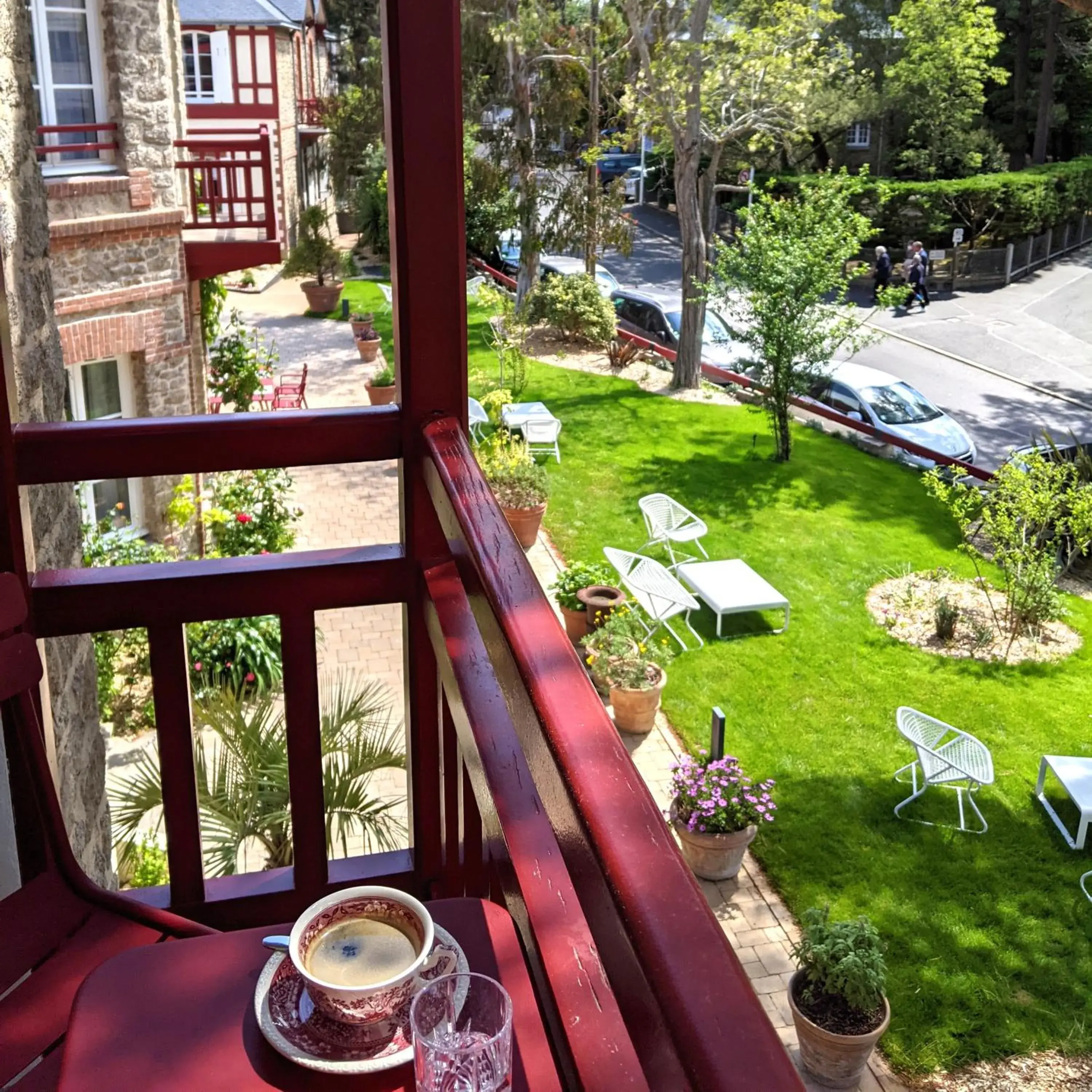 Garden view in Hôtel Le Saint Christophe