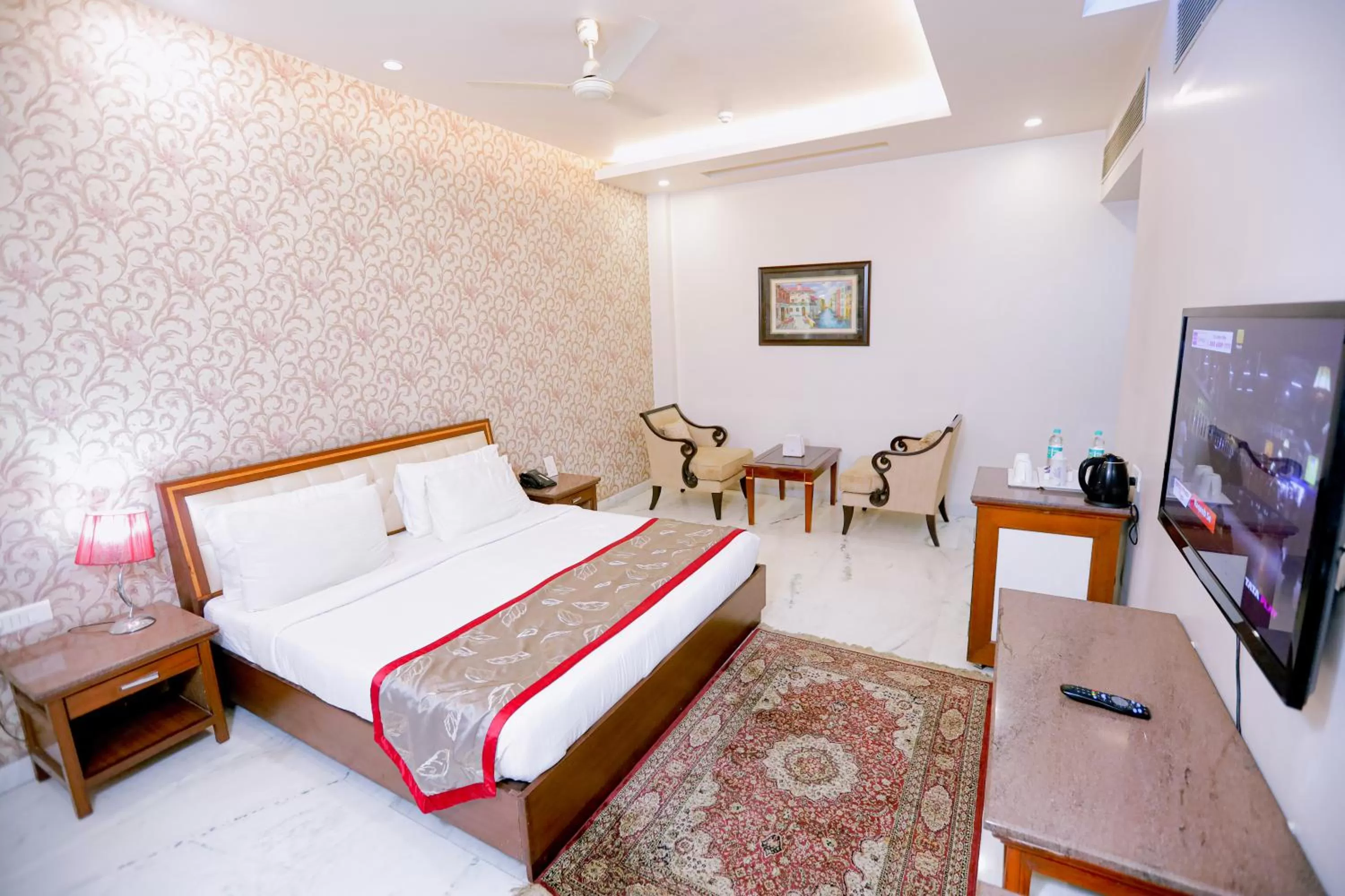 Bedroom, Bed in Hotel Leela Grande