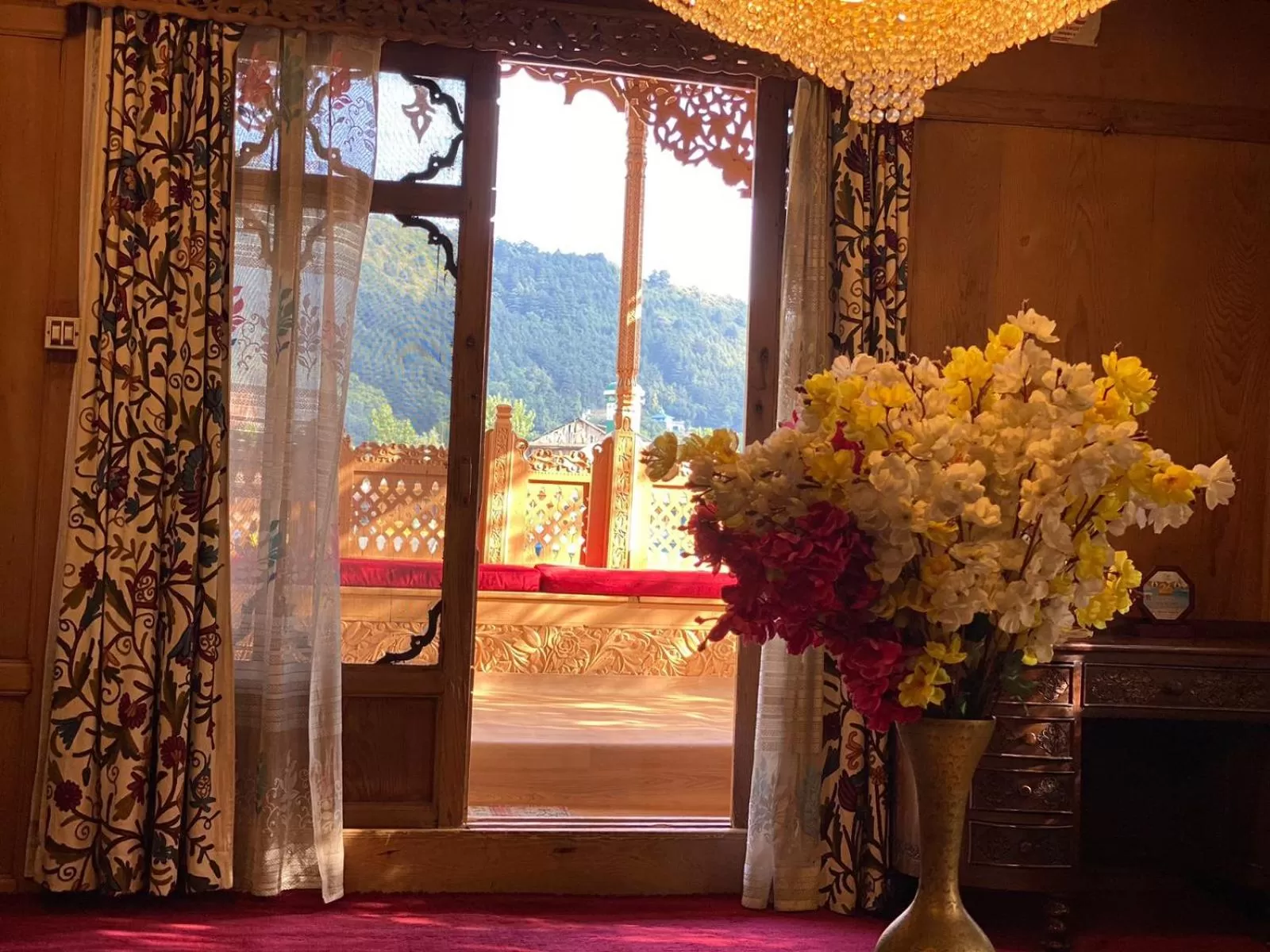 Mountain view in Nazneen Group Of Houseboats