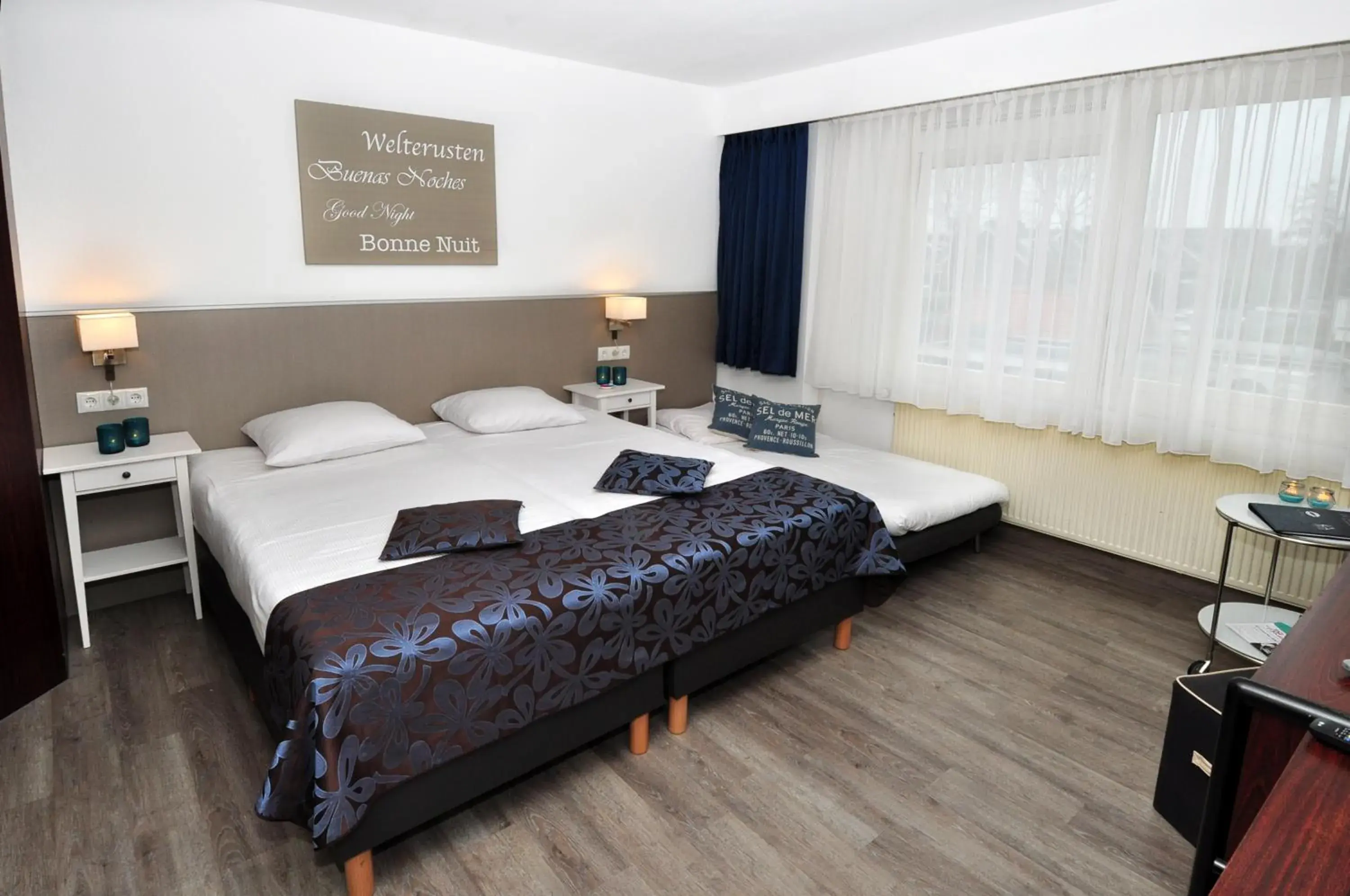 Bed in Boutique Hotel Herbergh Amsterdam Airport FREE PARKING