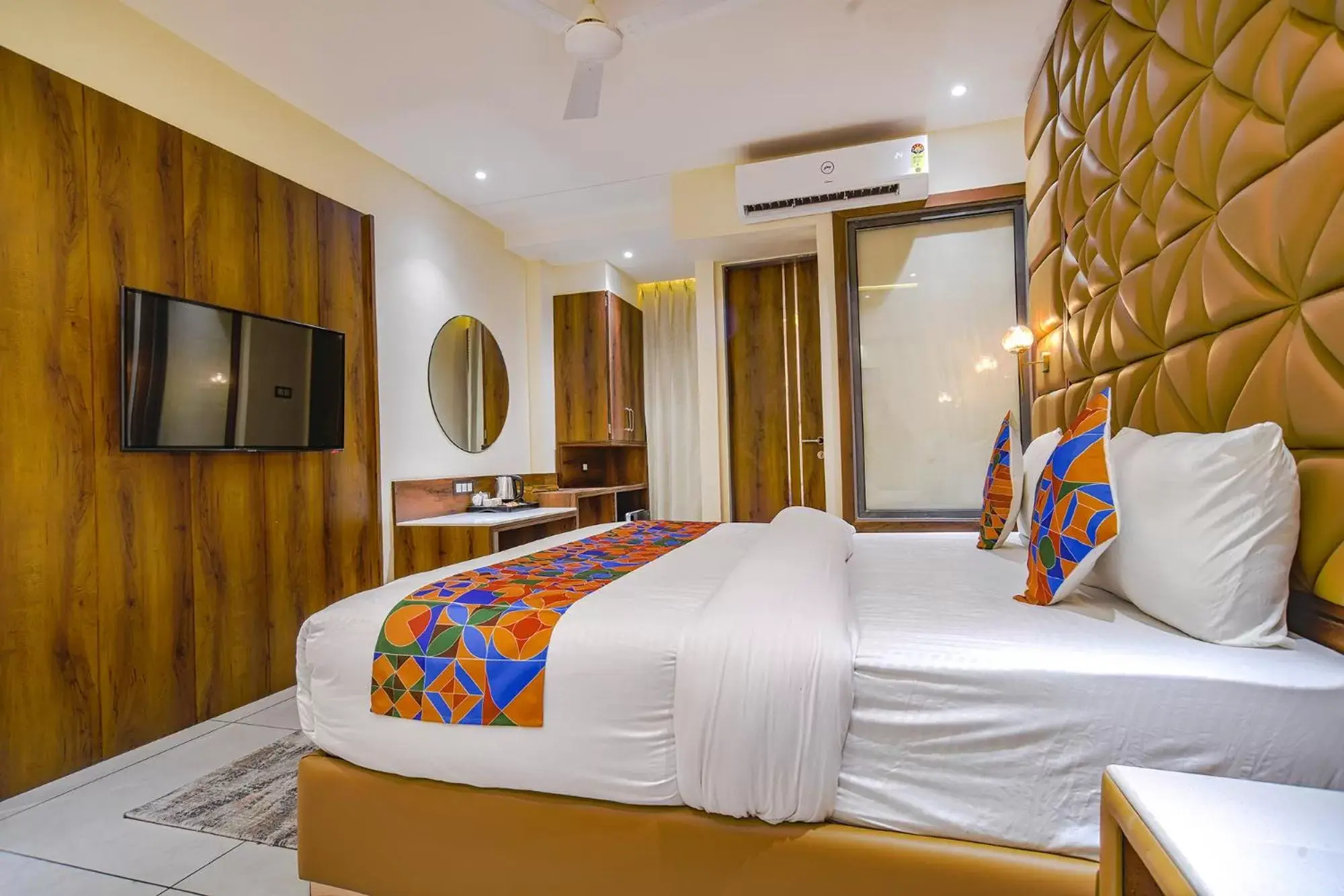 Communal lounge/ TV room, Bed in FabHotel Benchmark Communal lounge/ TV room, Bed in FabHotel Benchmark