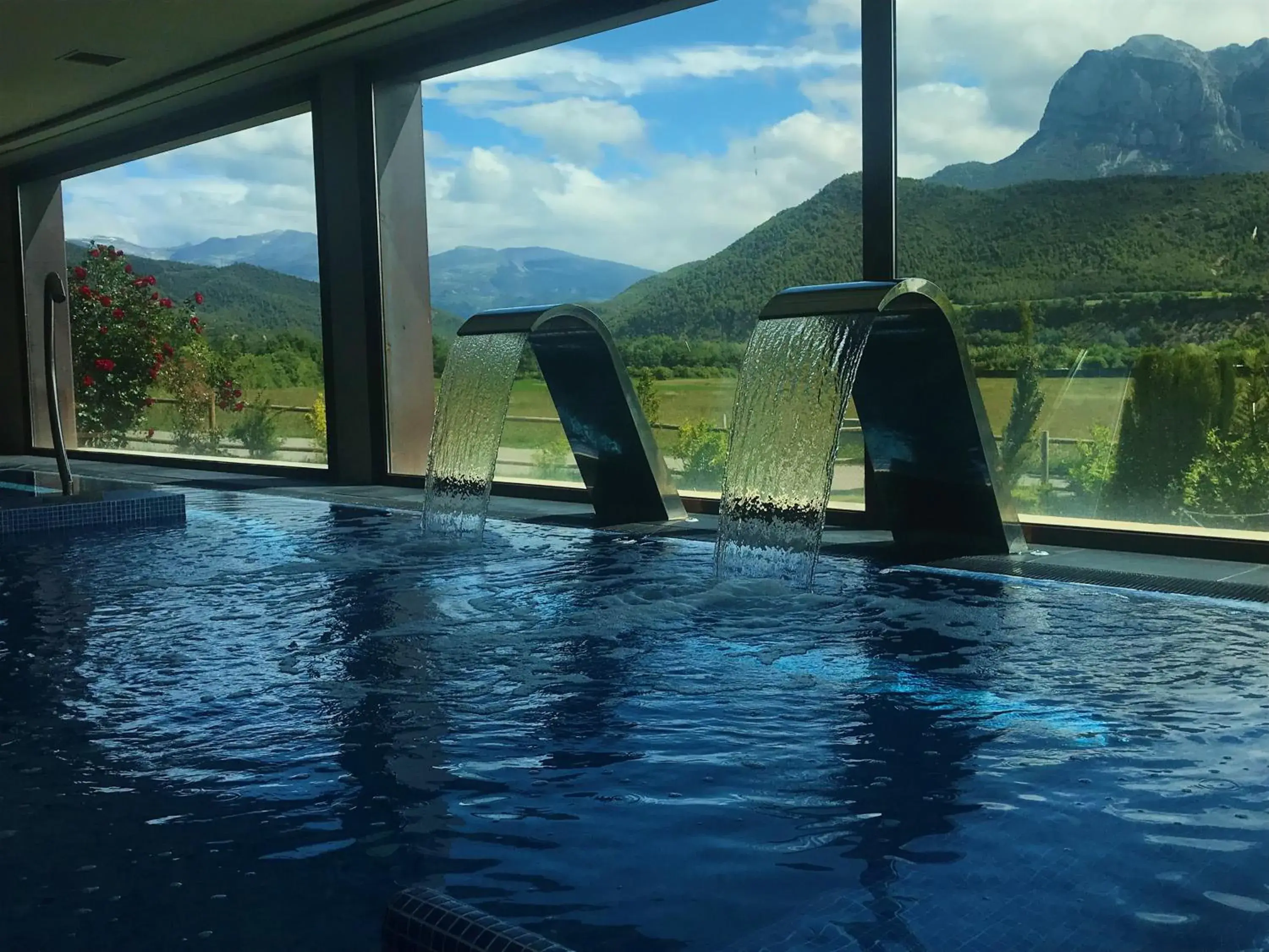 Natural landscape, Swimming Pool in Hotel & SPA Peña Montañesa