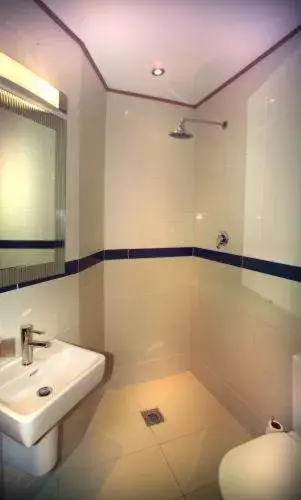 Bathroom in Linden House Hotel
