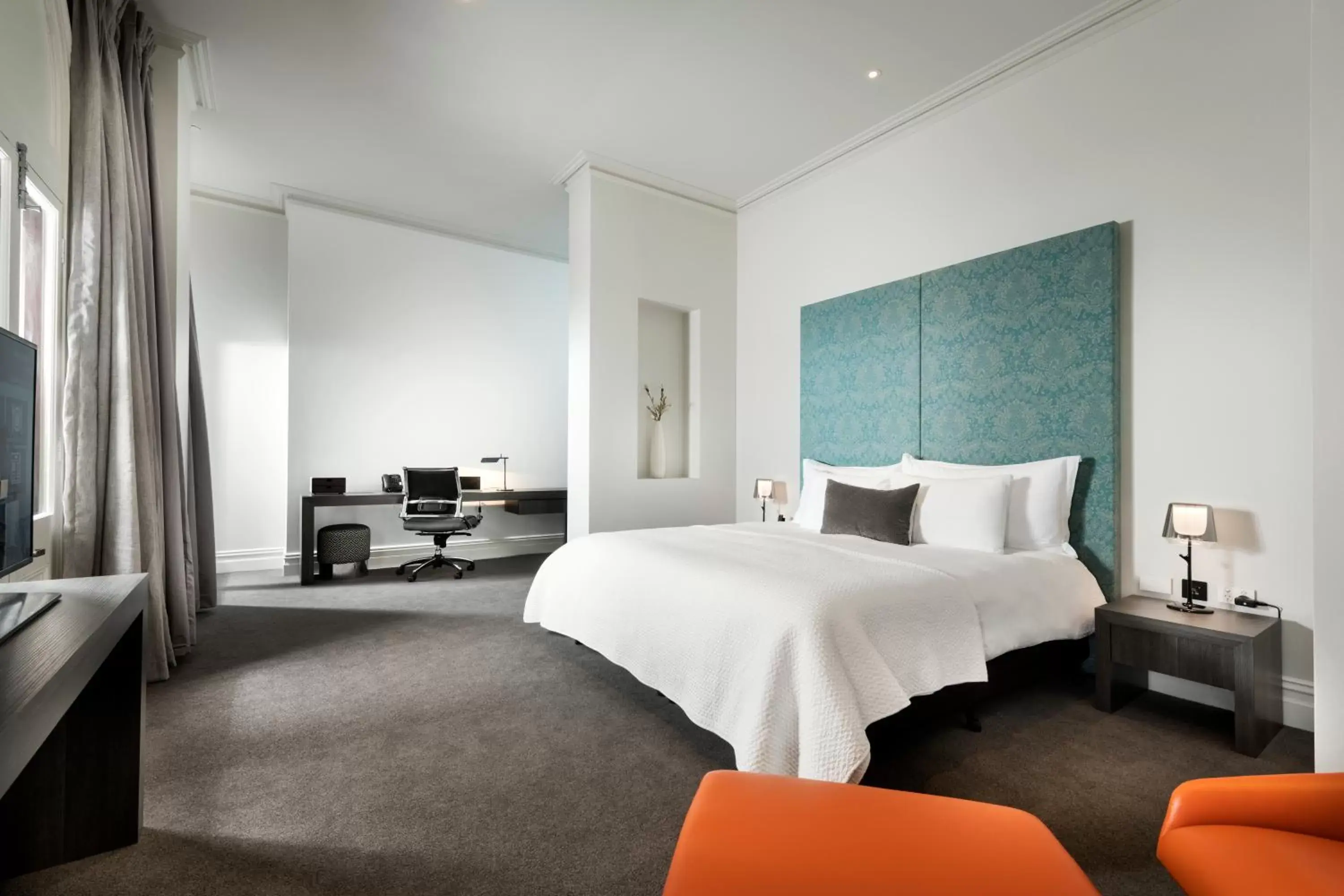 Photo of the whole room, Bed in The Melbourne Hotel